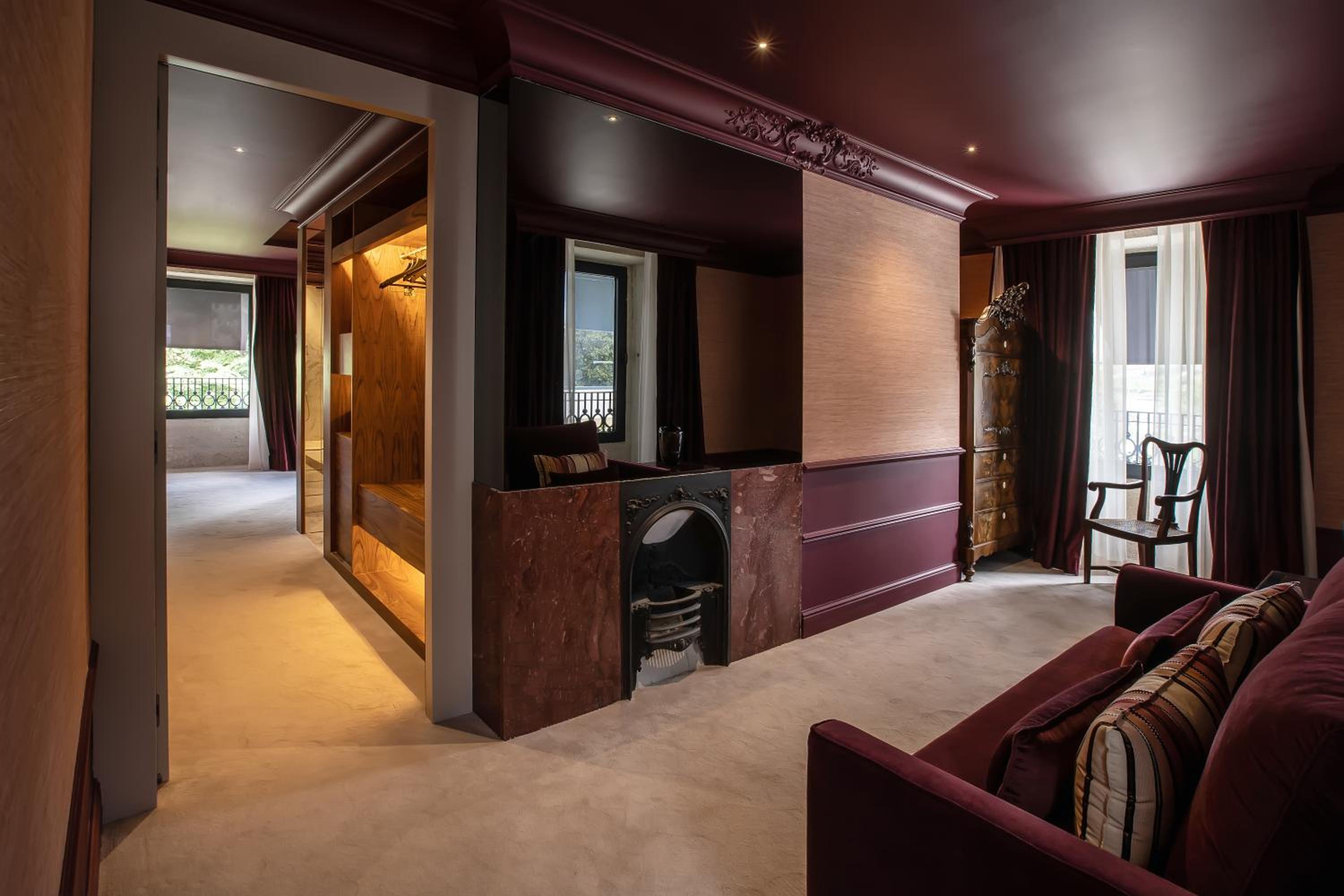 Signature Suite - Photo 13