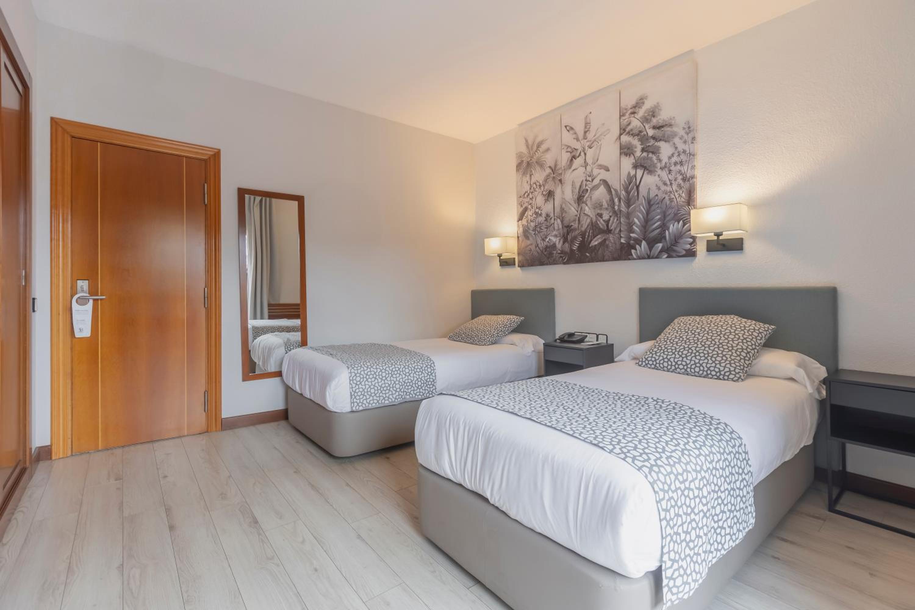 Double or Twin Room with Balcony photo 2