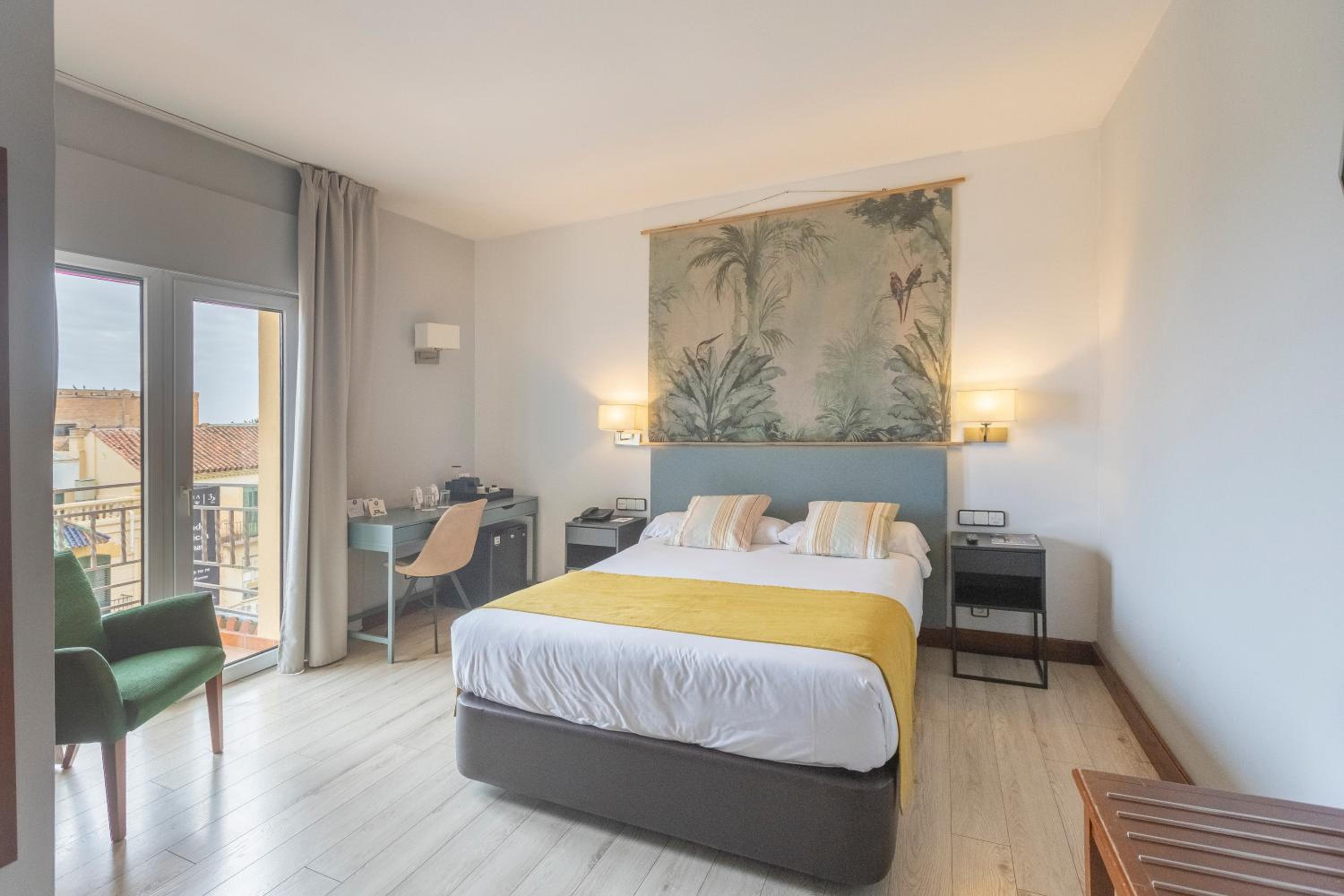 Double or Twin Room with Balcony photo 3