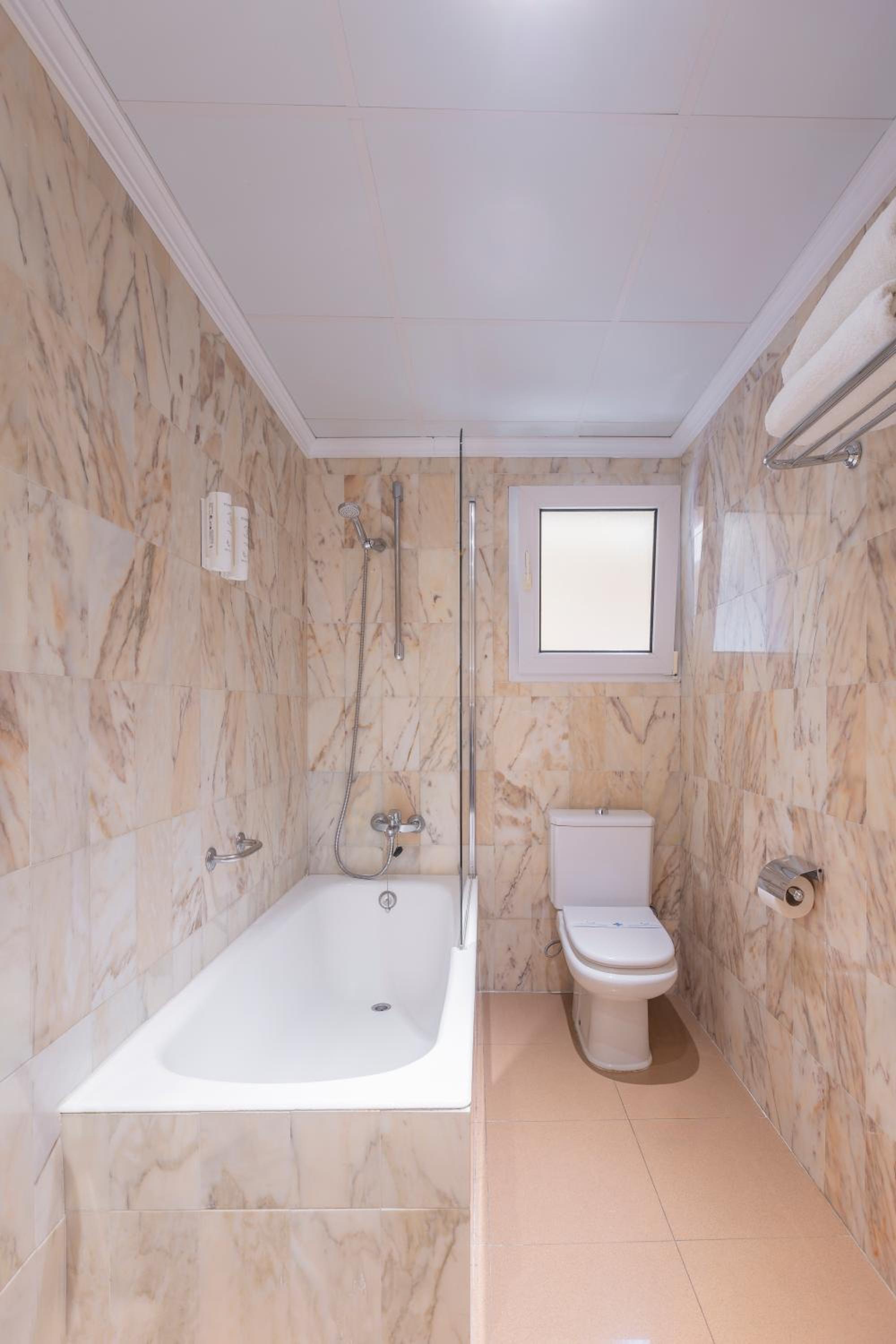 Standard Double Room - Photo 2