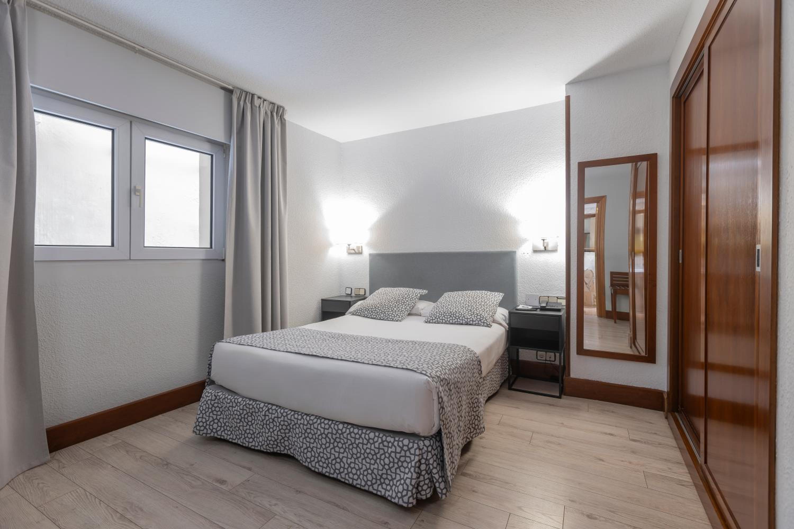 Standard Double Room - Photo 1