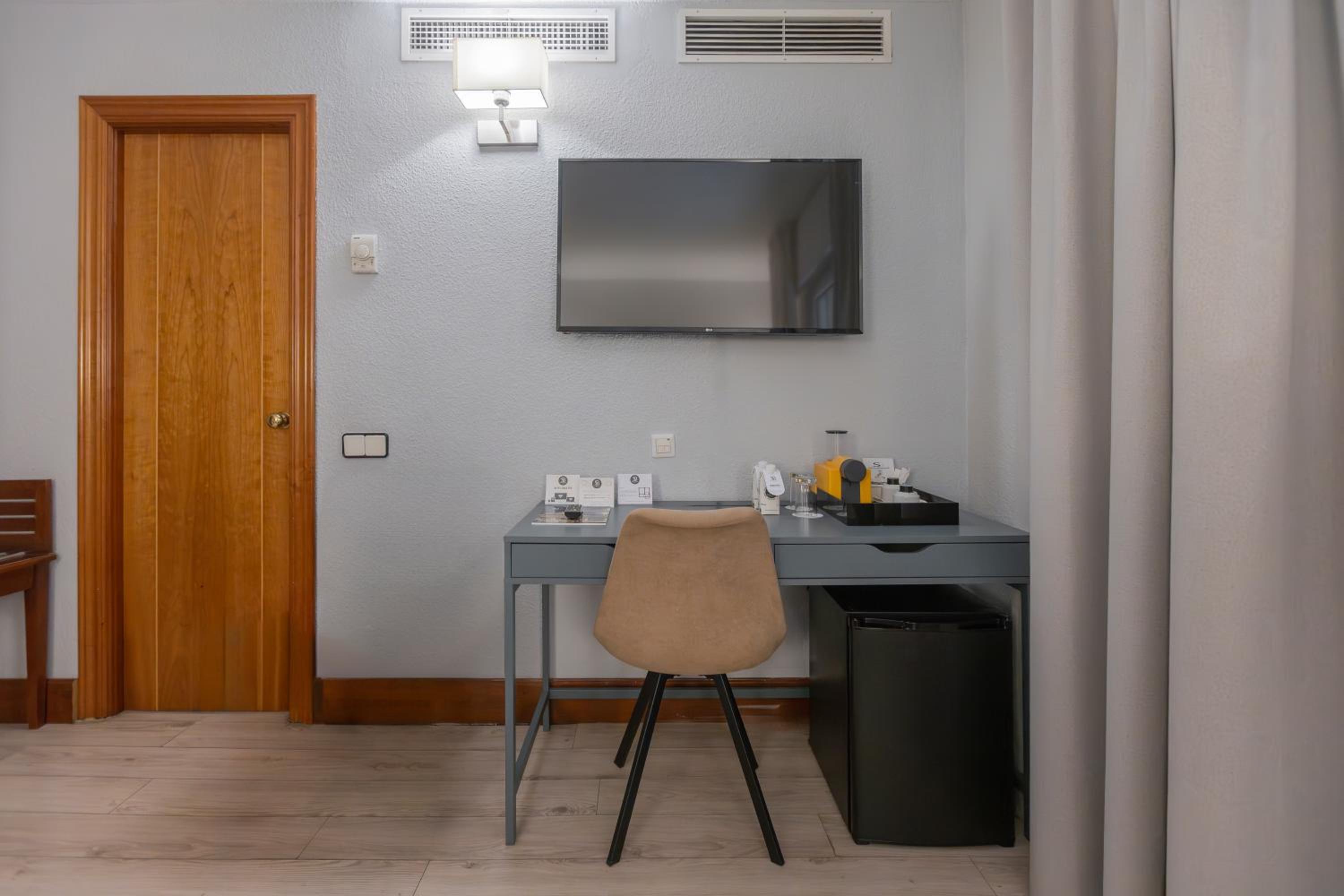 Standard Double Room - Photo 3