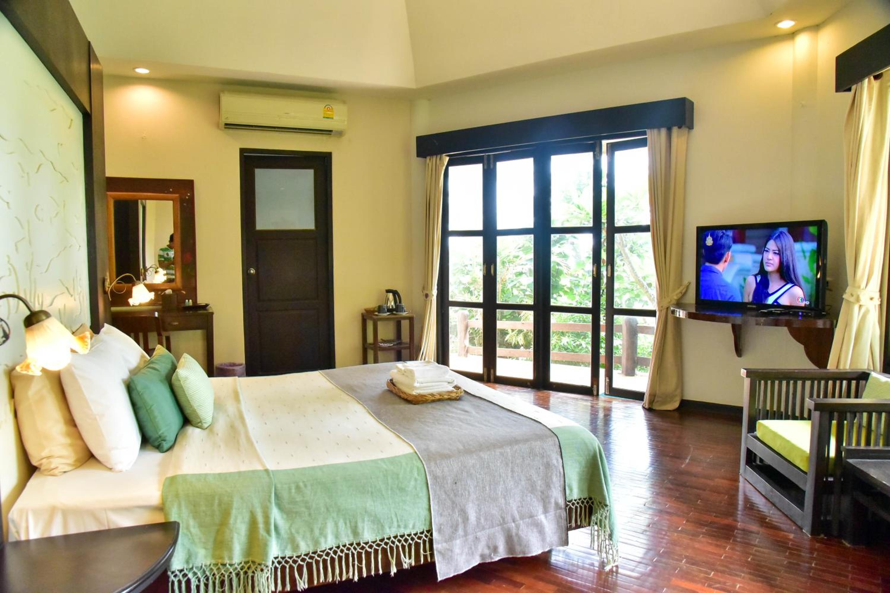 Villa with Garden View - Photo 18