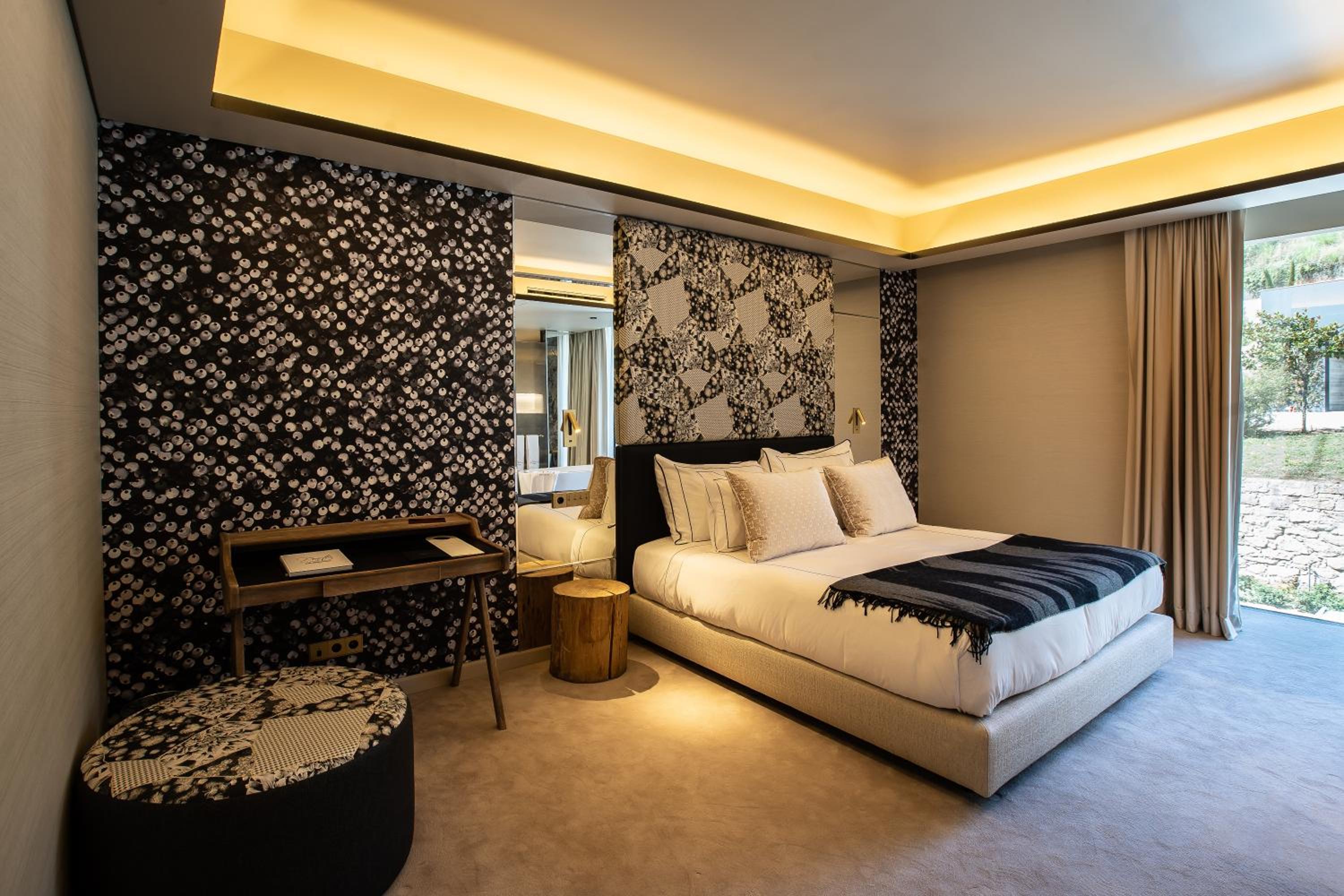 Deluxe Room - Photo 7