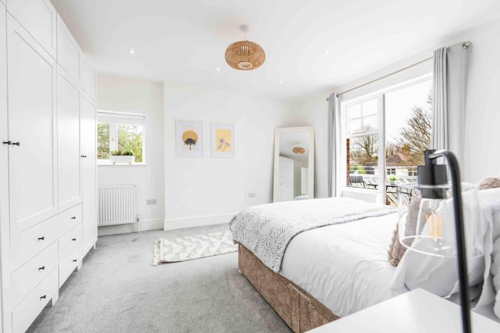 Six-Bedroom House photo 1