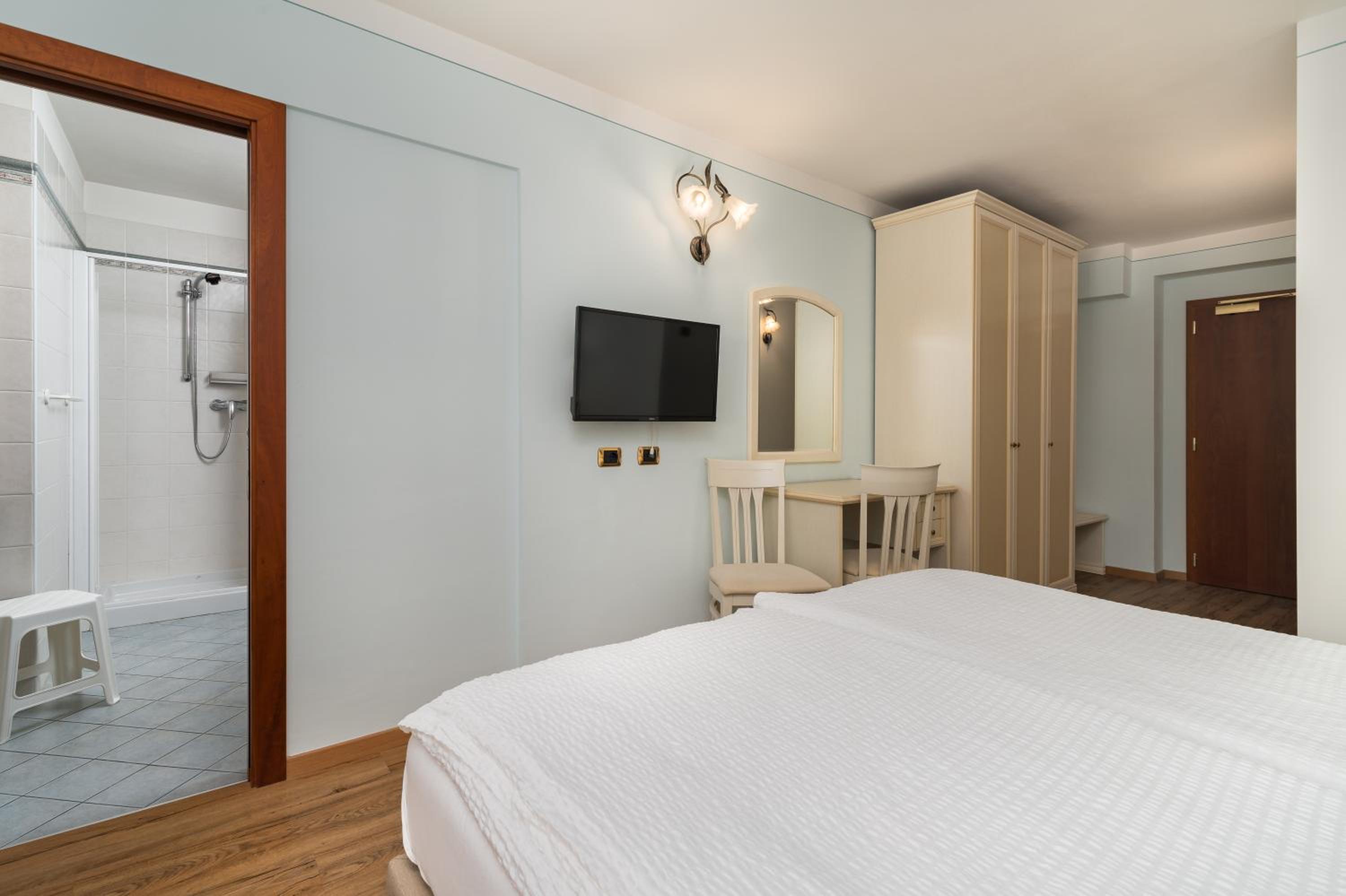 Double or Twin Room photo 2