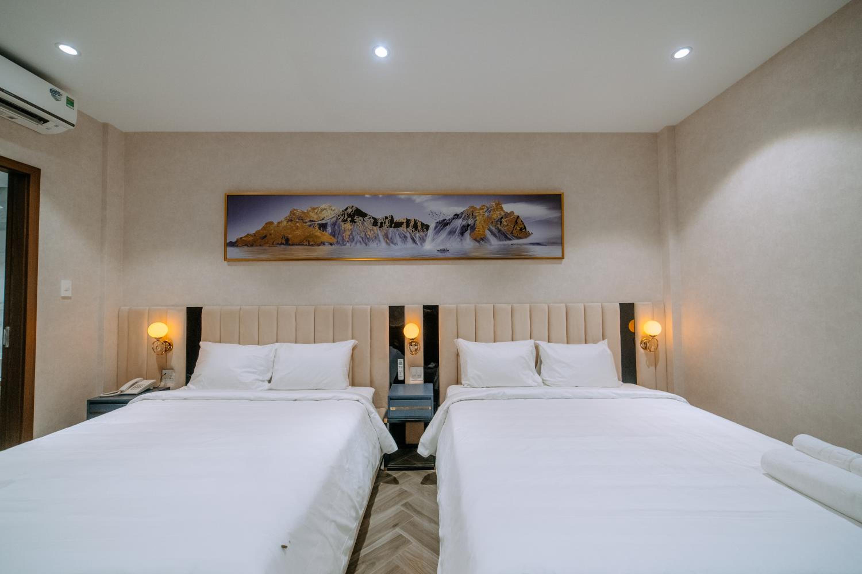 Deluxe Family Room