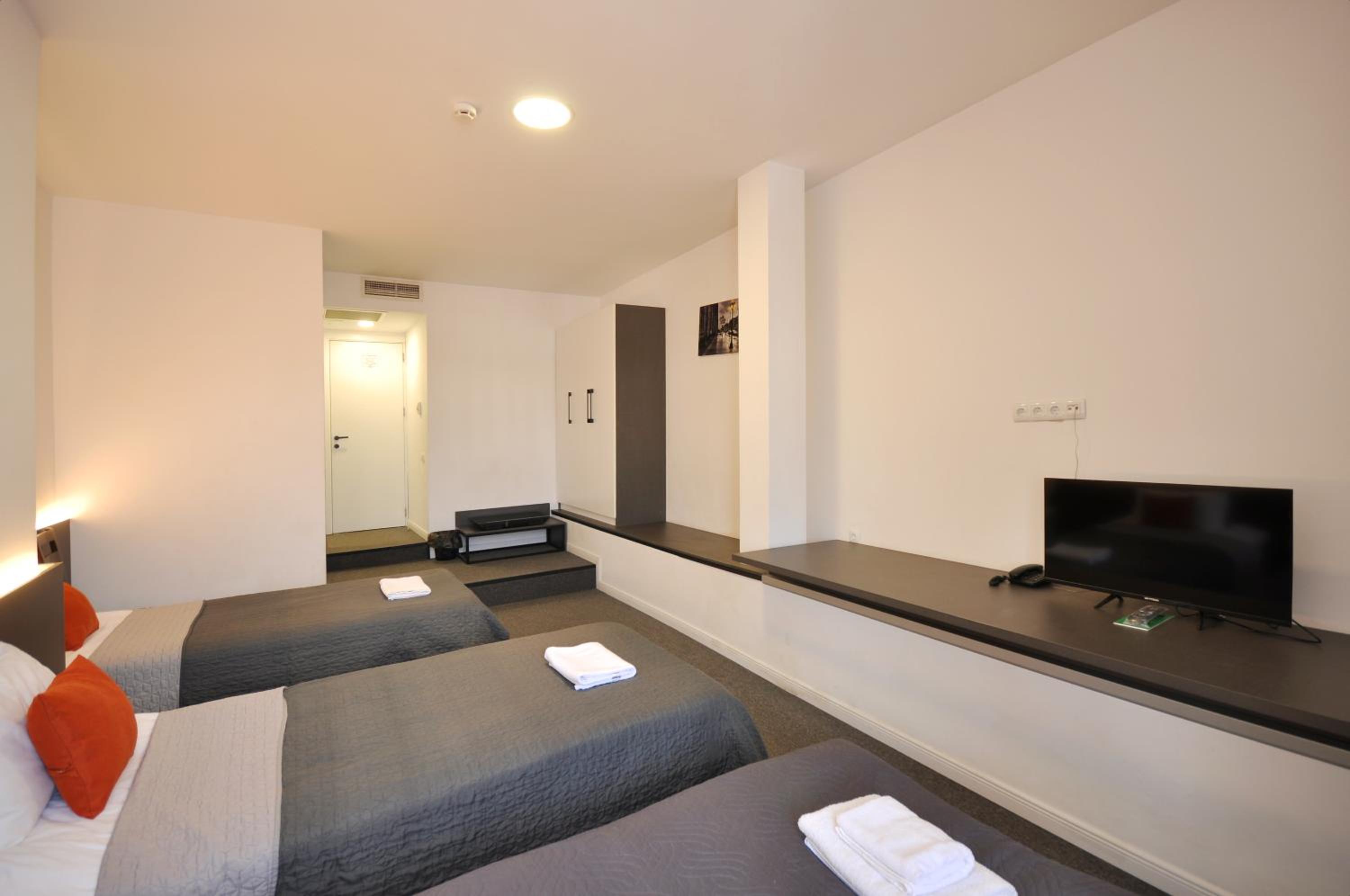 Triple Room with City View