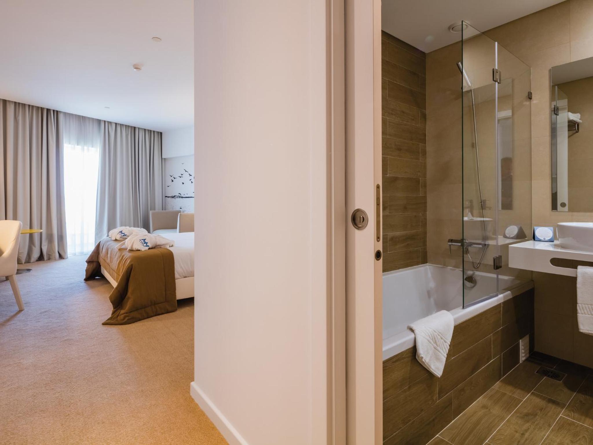 Standard Double Room - Photo 12