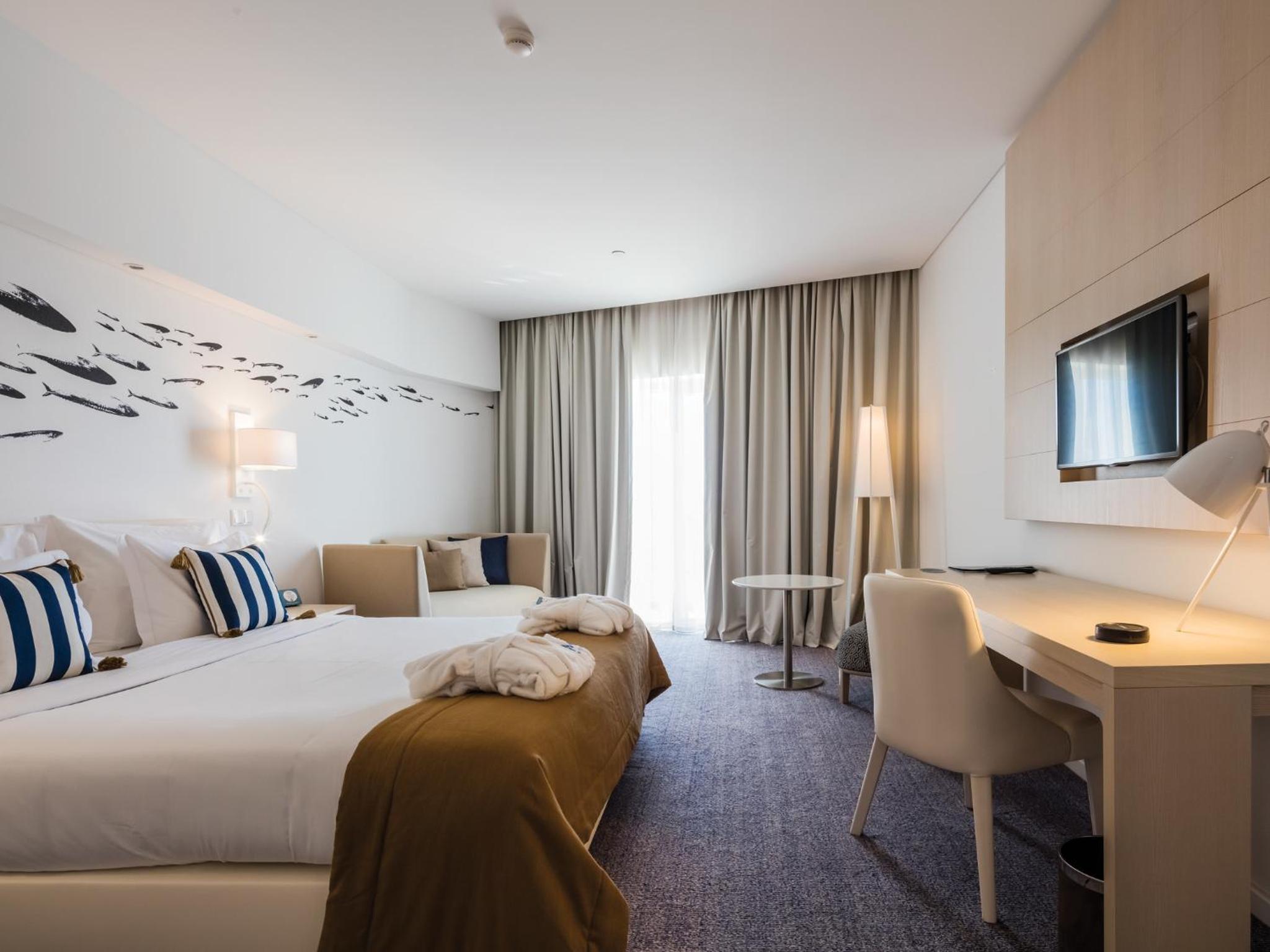 Standard Double Room - Photo 13