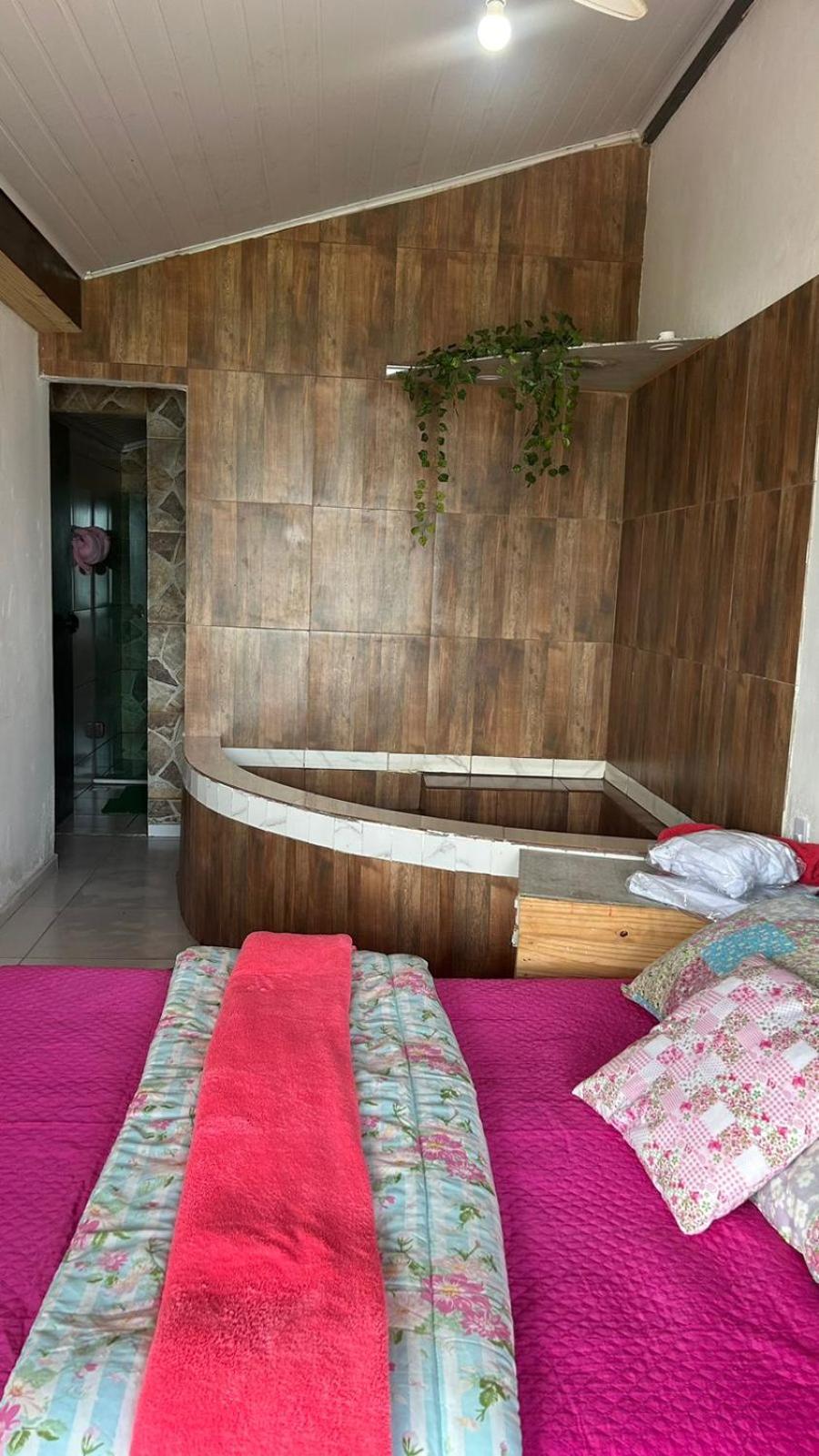Suite with Hot Tub - Photo 11