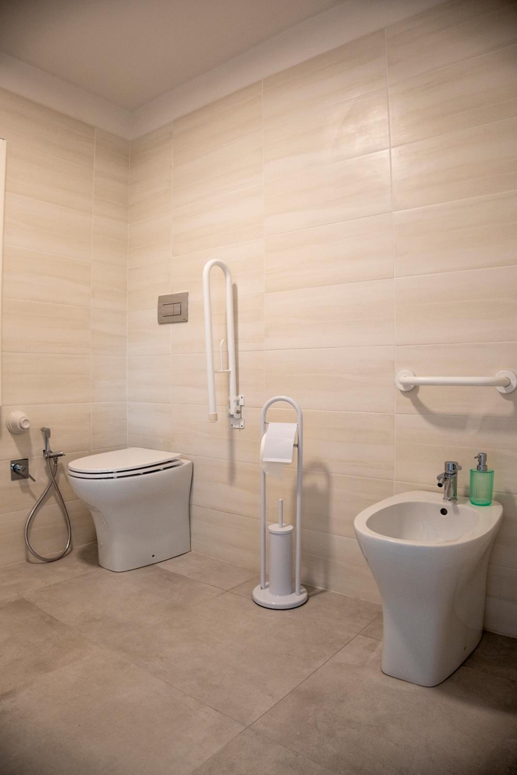 Double Room - Disability Access photo 3
