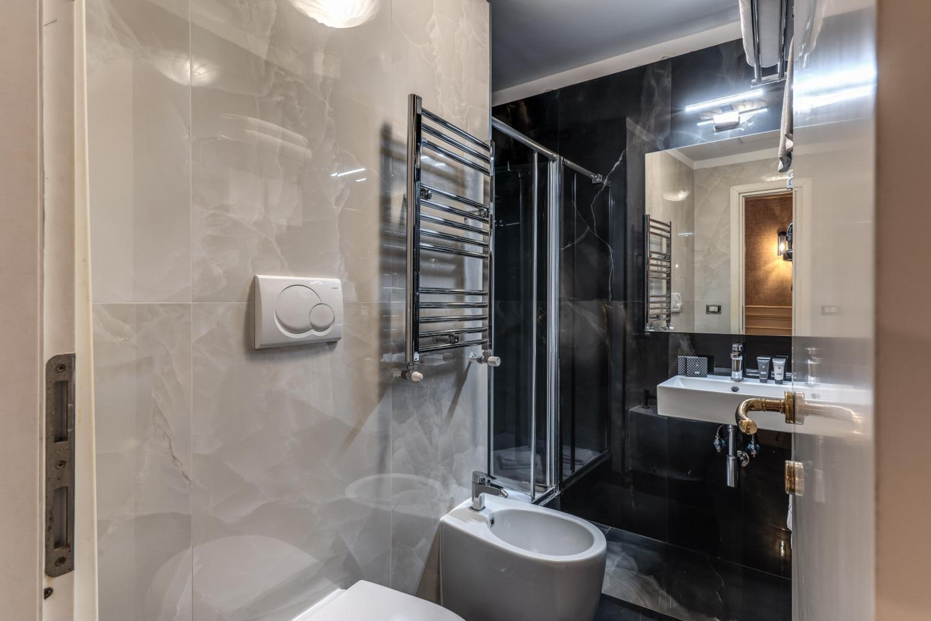 Superior Deluxe Double or Twin Room photo 3