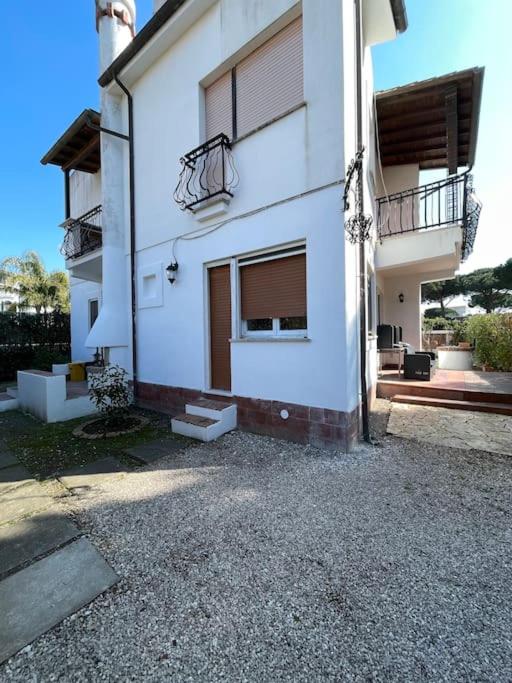 Four-Bedroom House photo 2