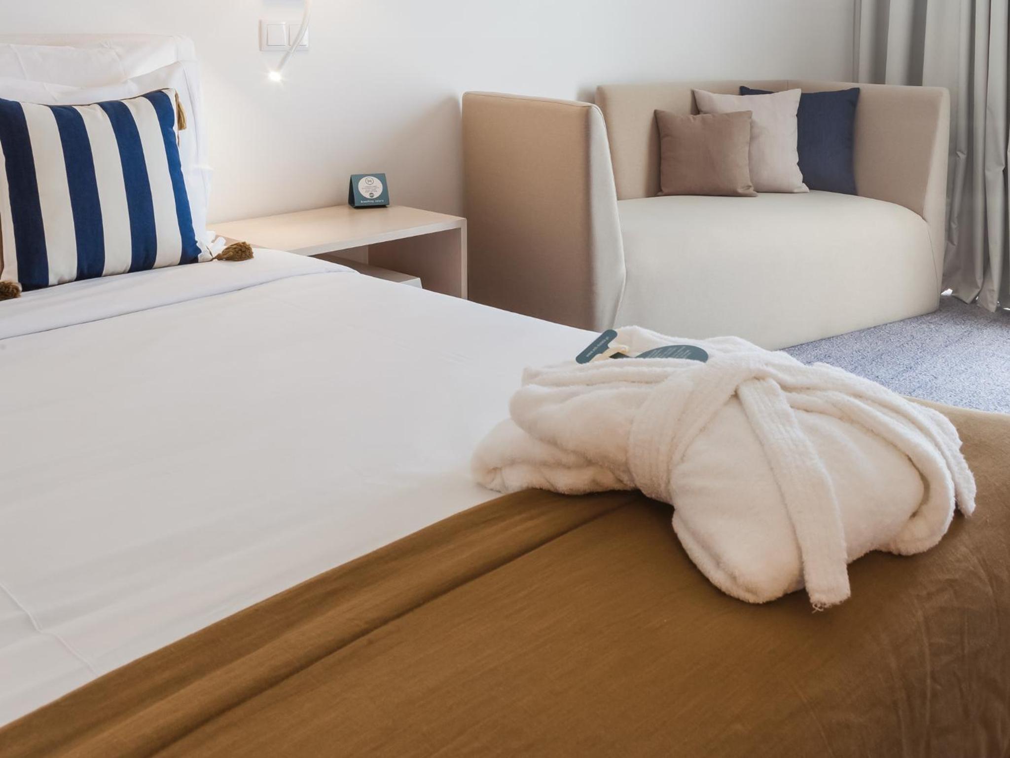Standard Double Room - Photo 16
