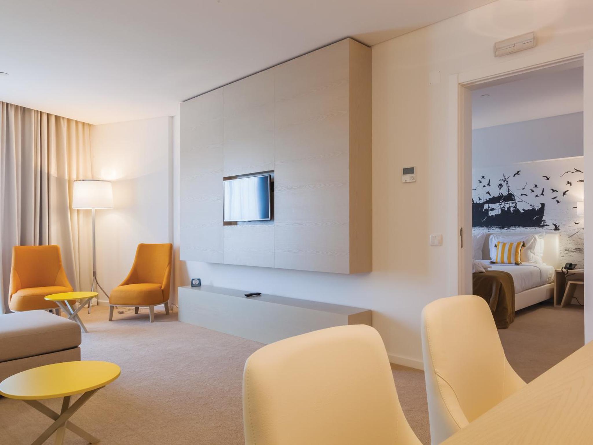 Suite - Photo 1
