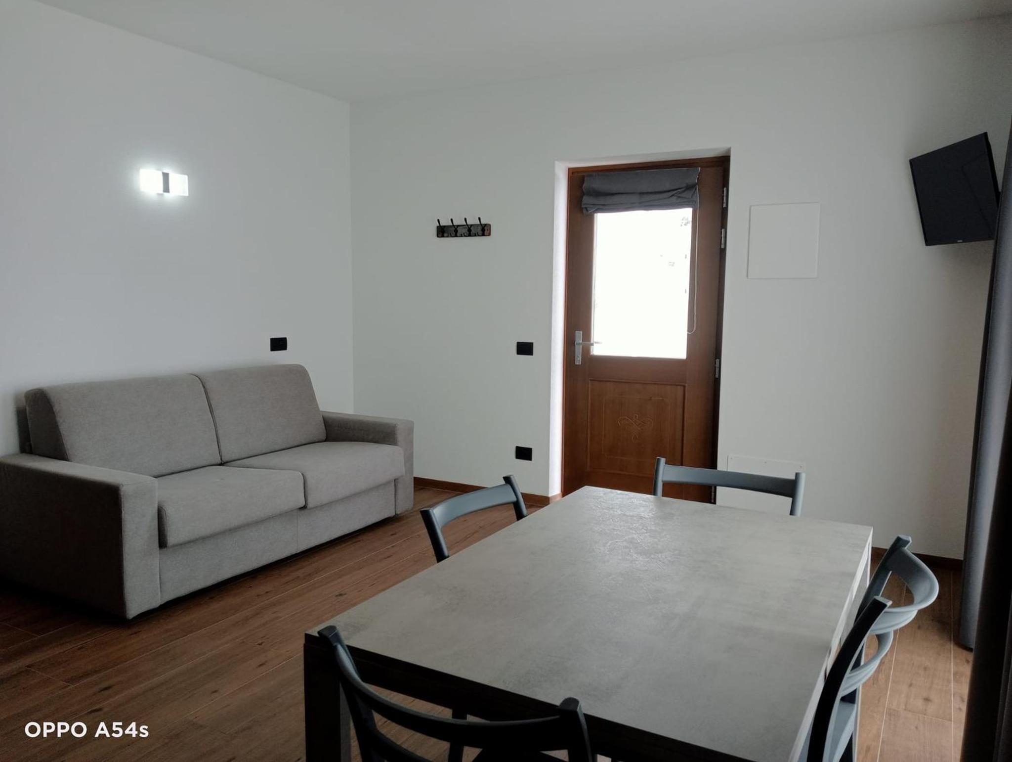 One-Bedroom Apartment with Garden View