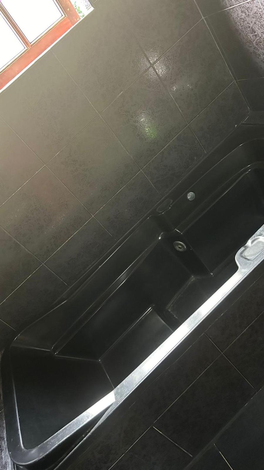 Deluxe Suite with Spa Bath - Photo 10