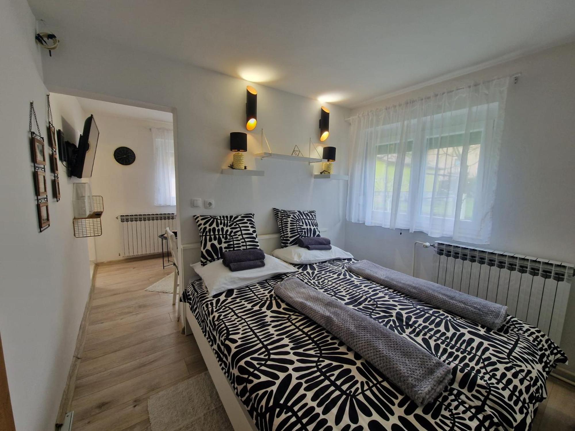 One-Bedroom Apartment photo 1