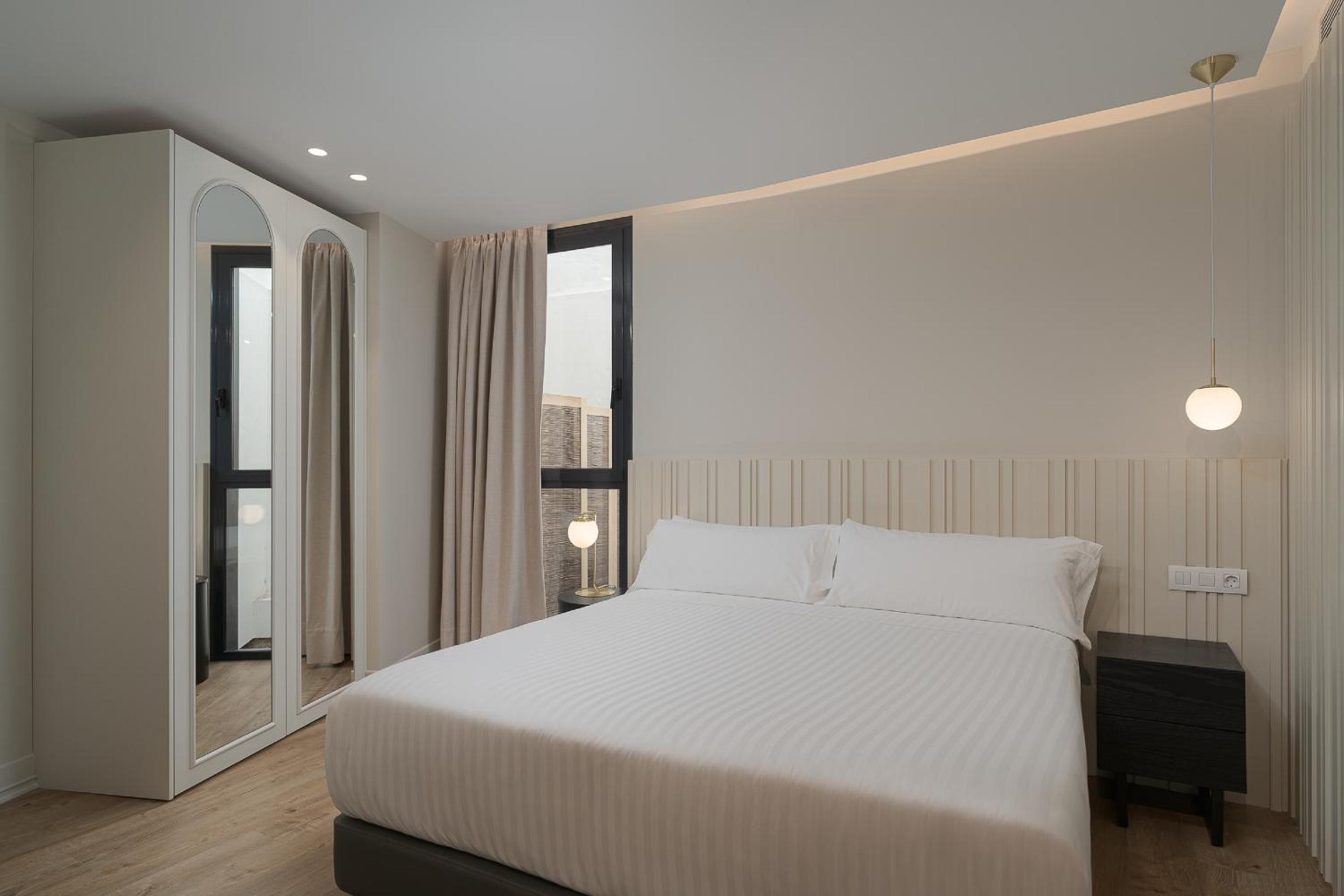 Standard Double or Twin Room thumbnail 6