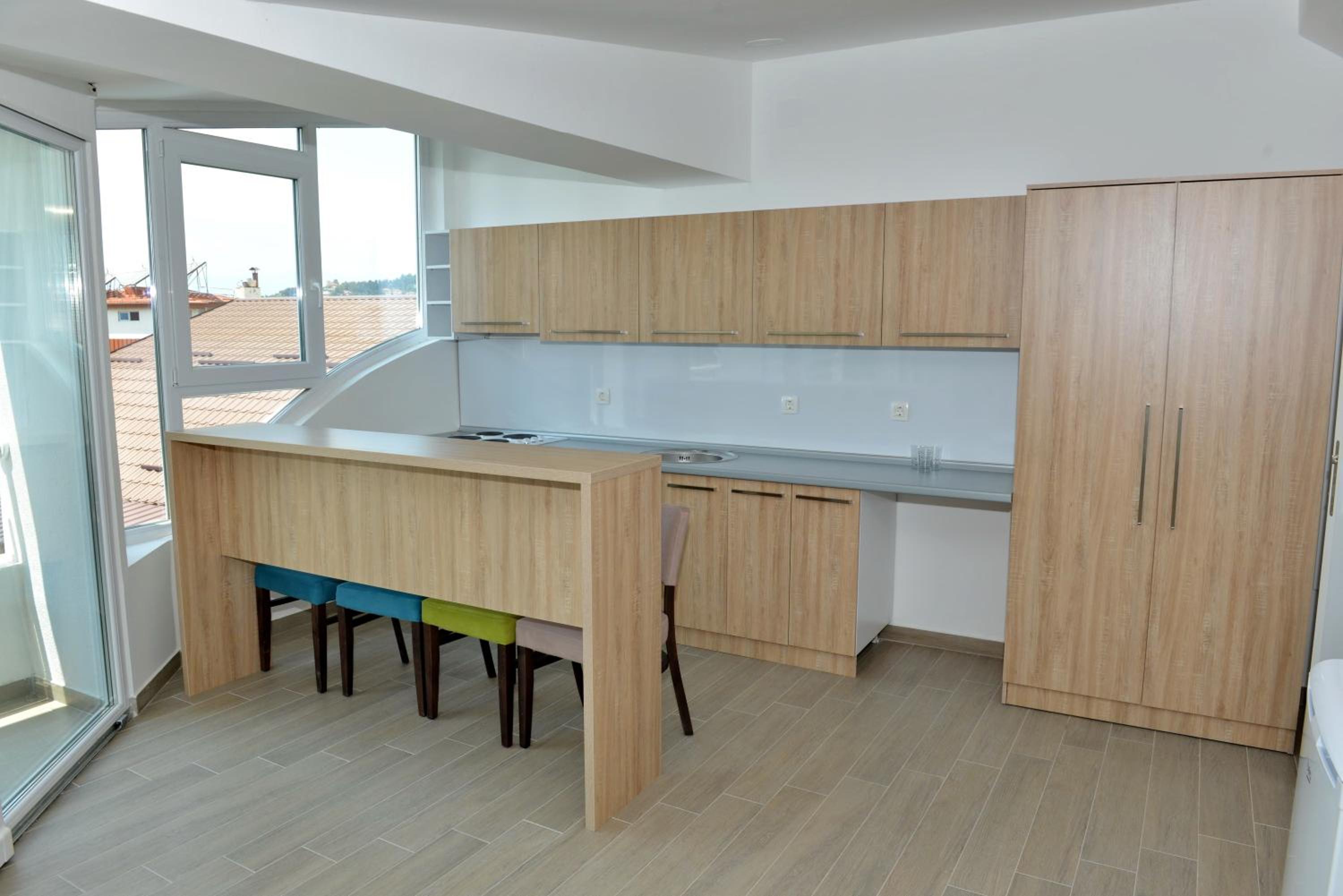 Apartment with Lake View - Top Floor - Photo 15