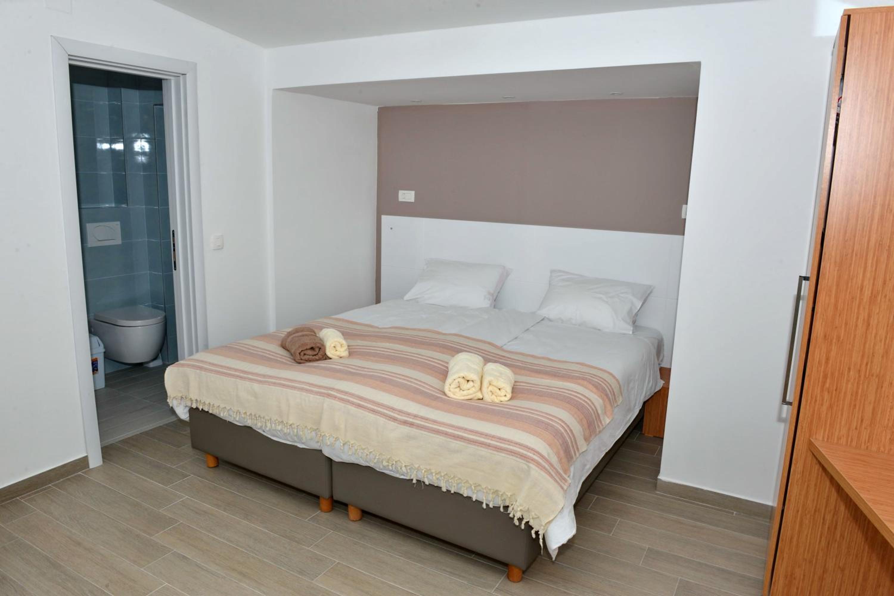 Double Room - Photo 2