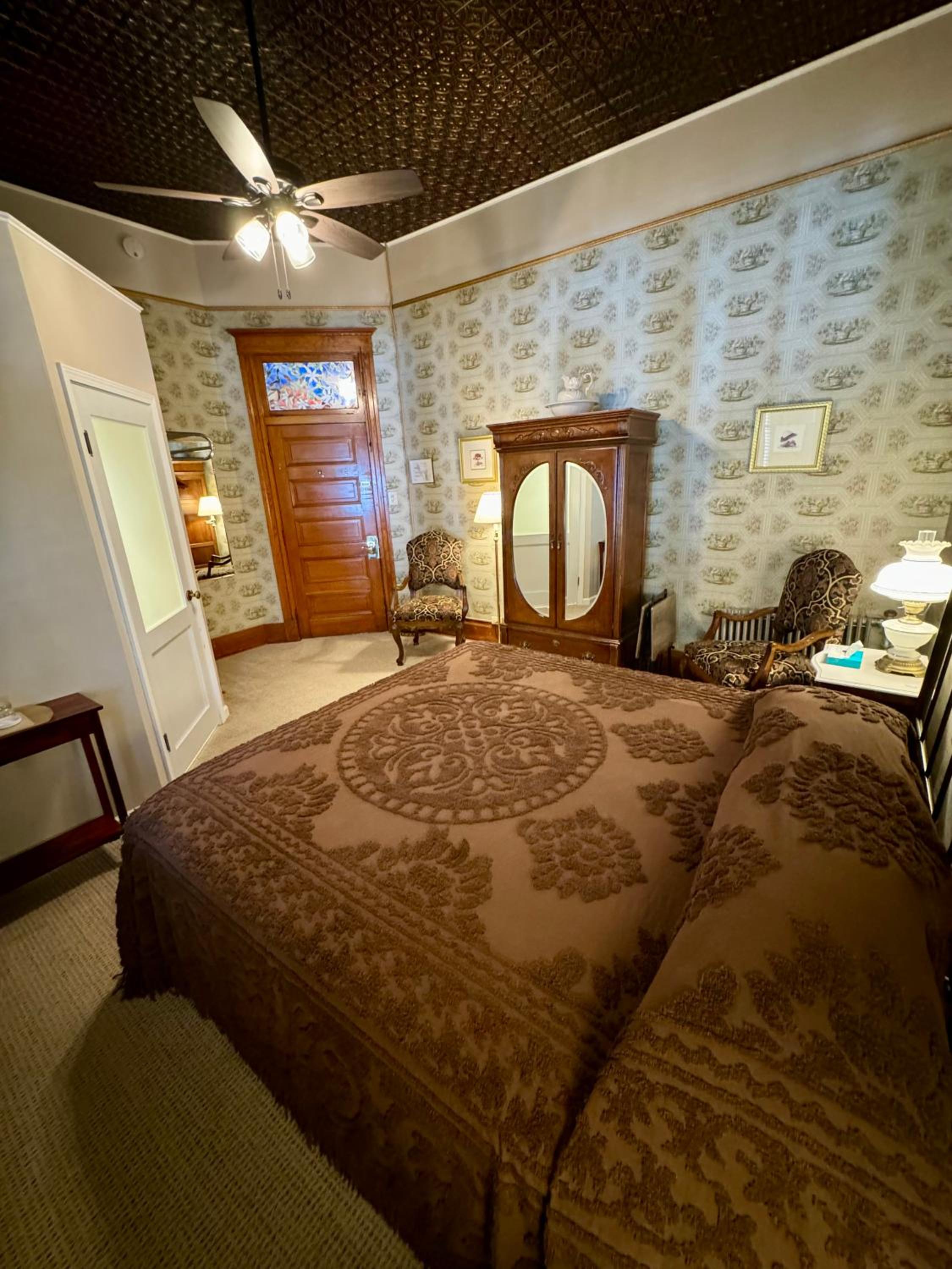 Recovery, 1 King Bed (Second Floor - No Elevator) photo 2