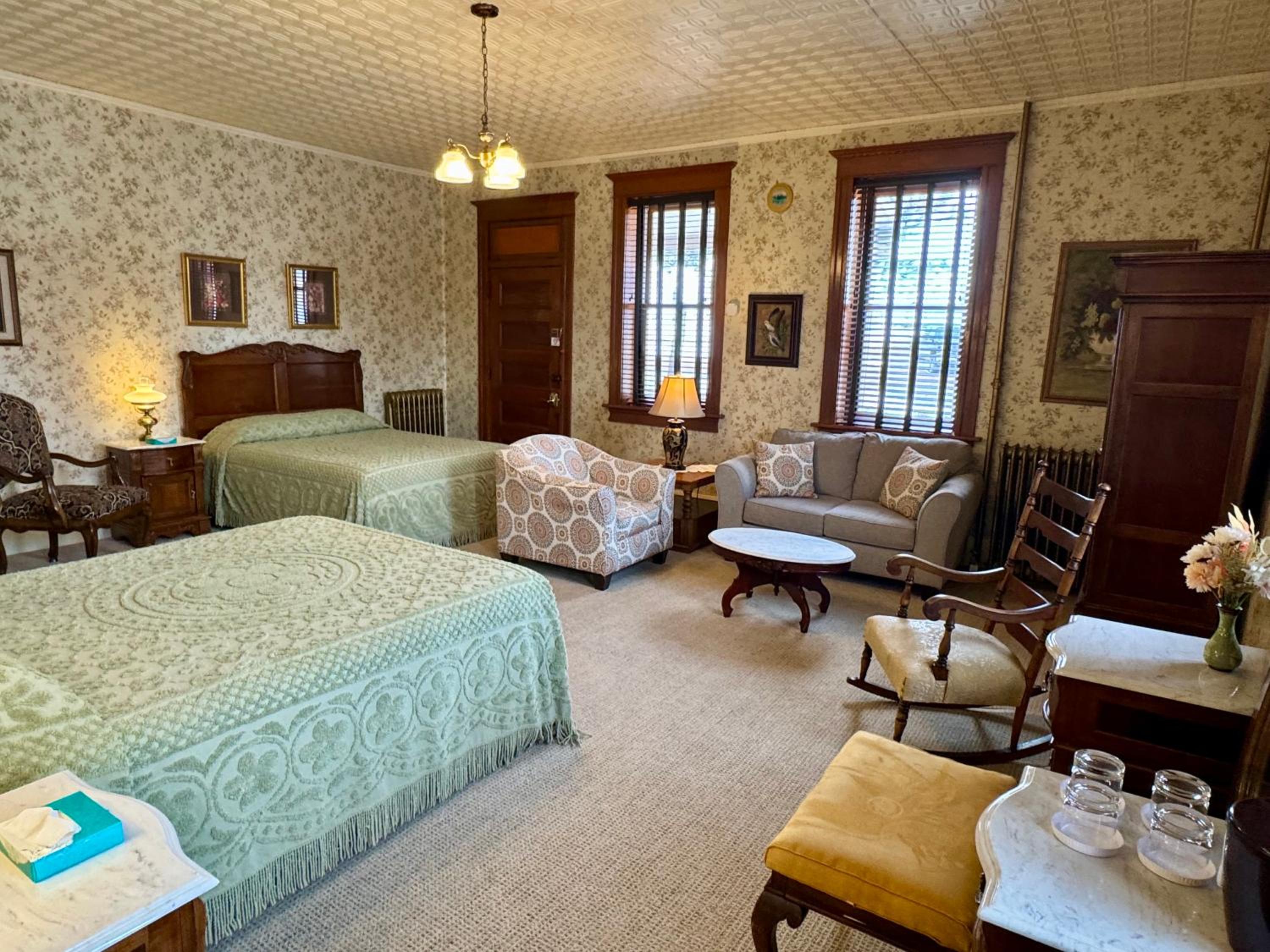Outpatients, 2 Queen Beds (First Floor) photo 2