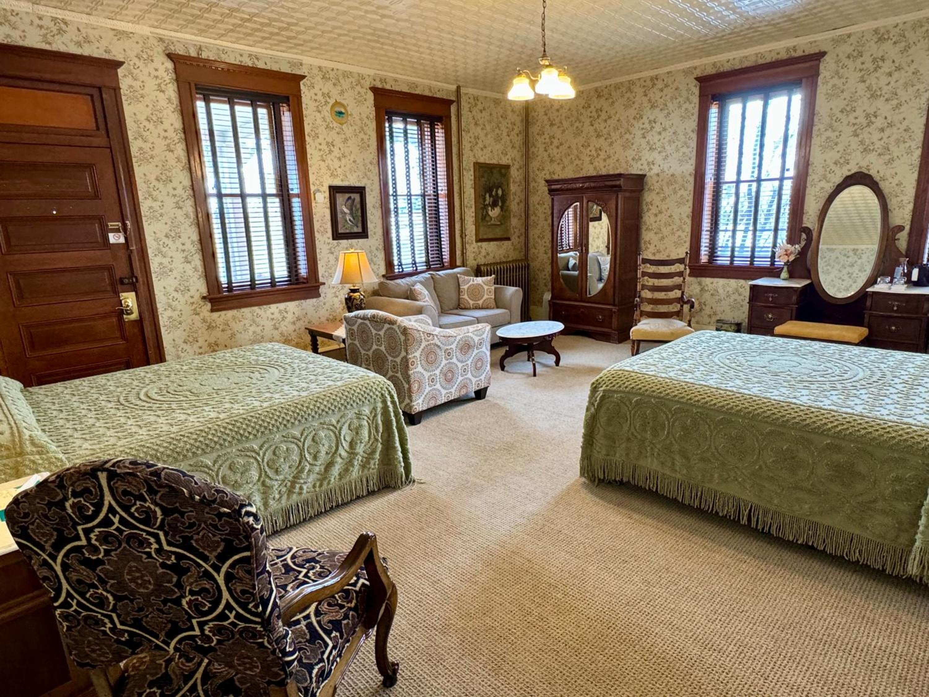 Outpatients, 2 Queen Beds (First Floor) photo 1