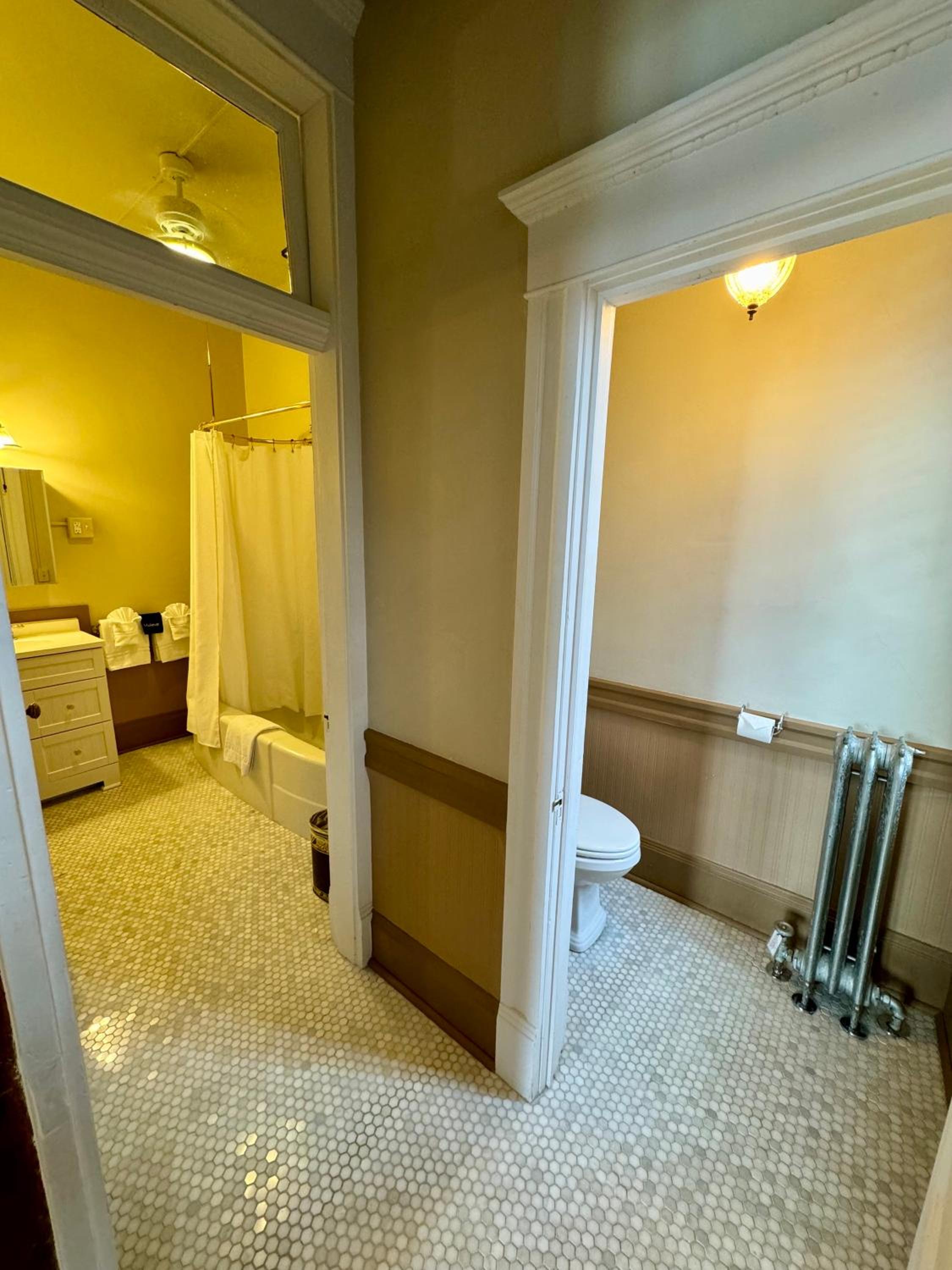 Consulting, 1 King Bed (First Floor) photo 3
