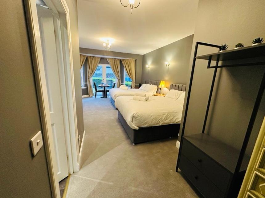 Family Room - Photo 2