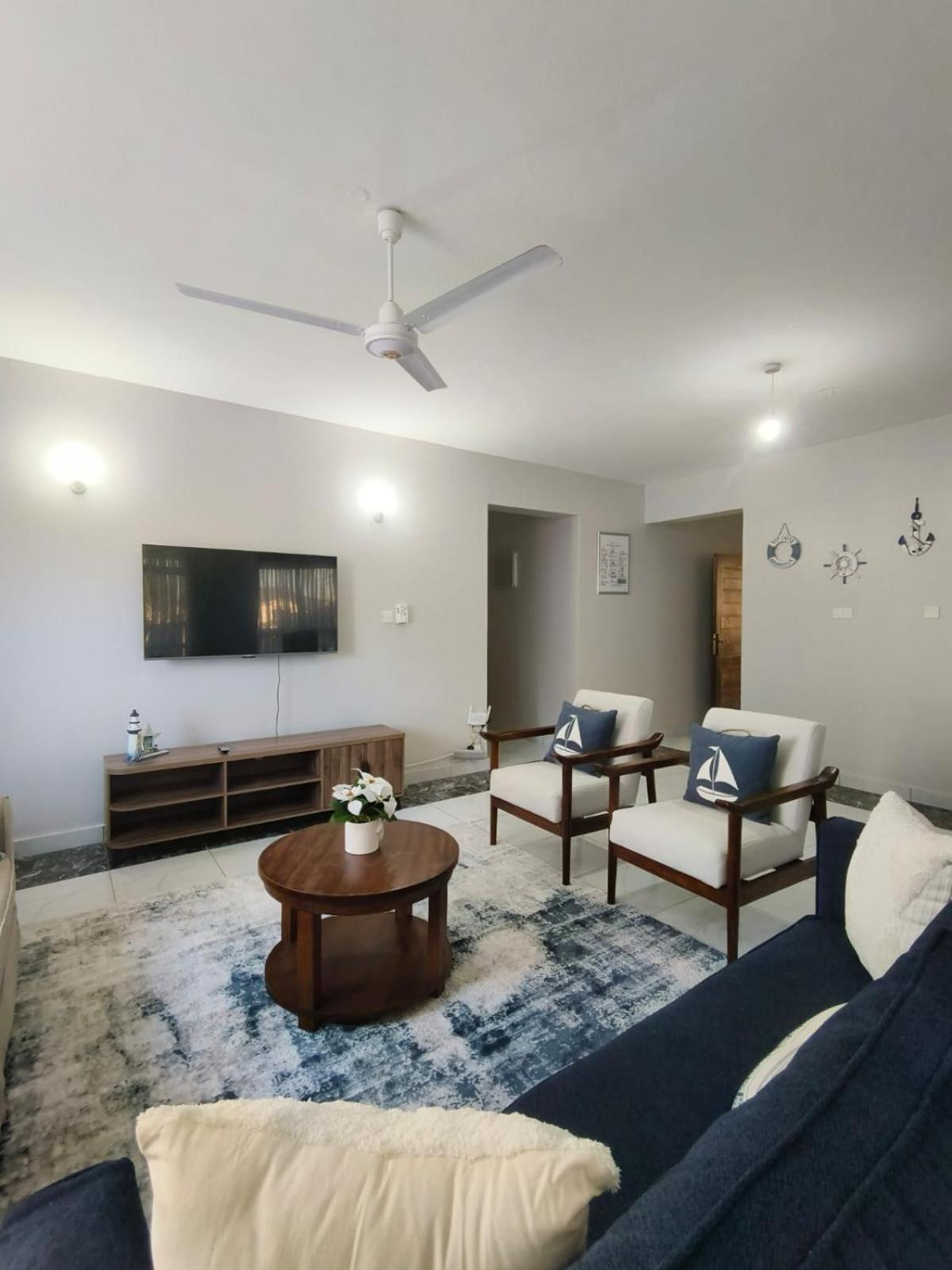 Three-Bedroom Apartment photo 1