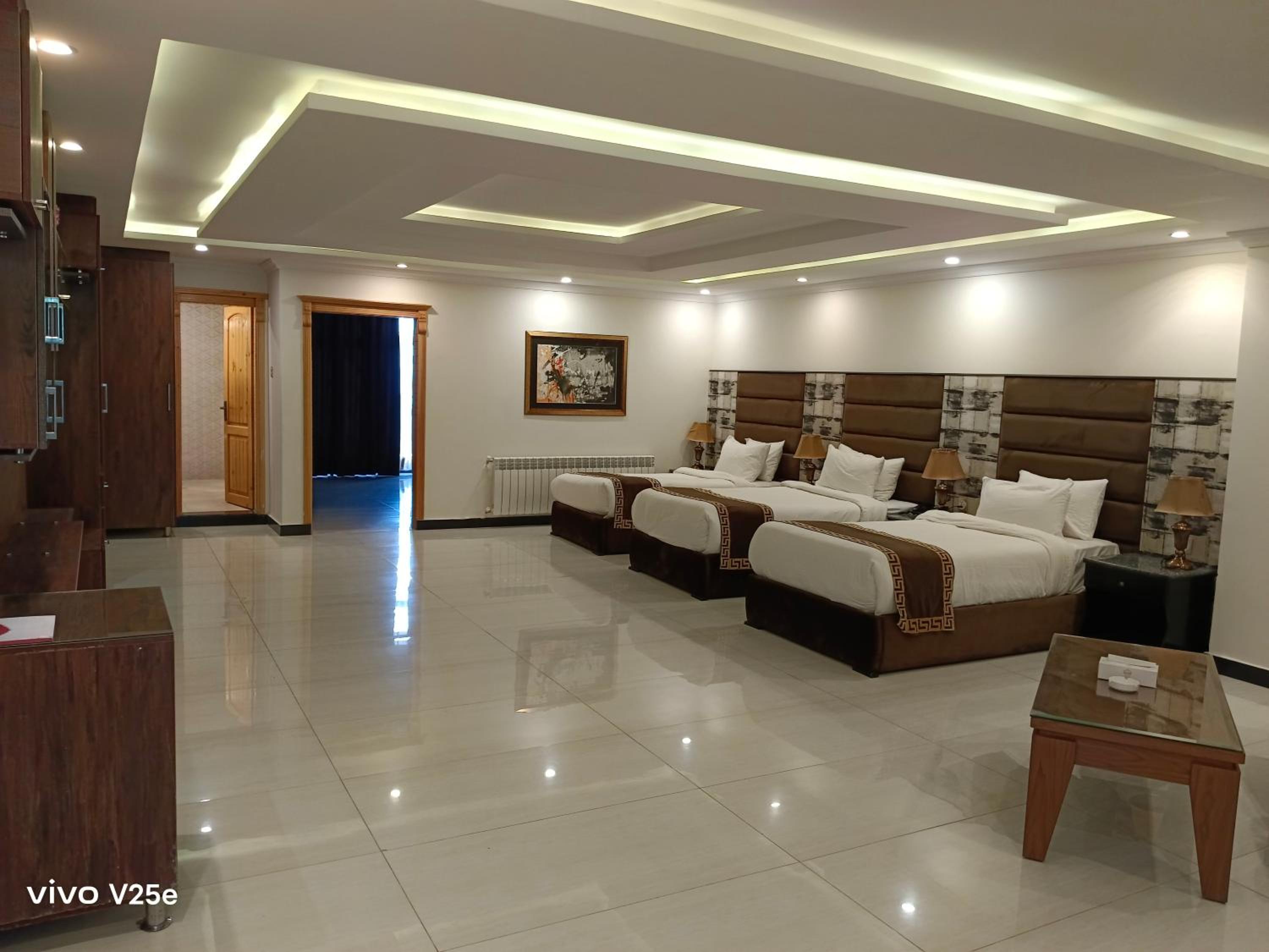 Superior Family Room photo 1