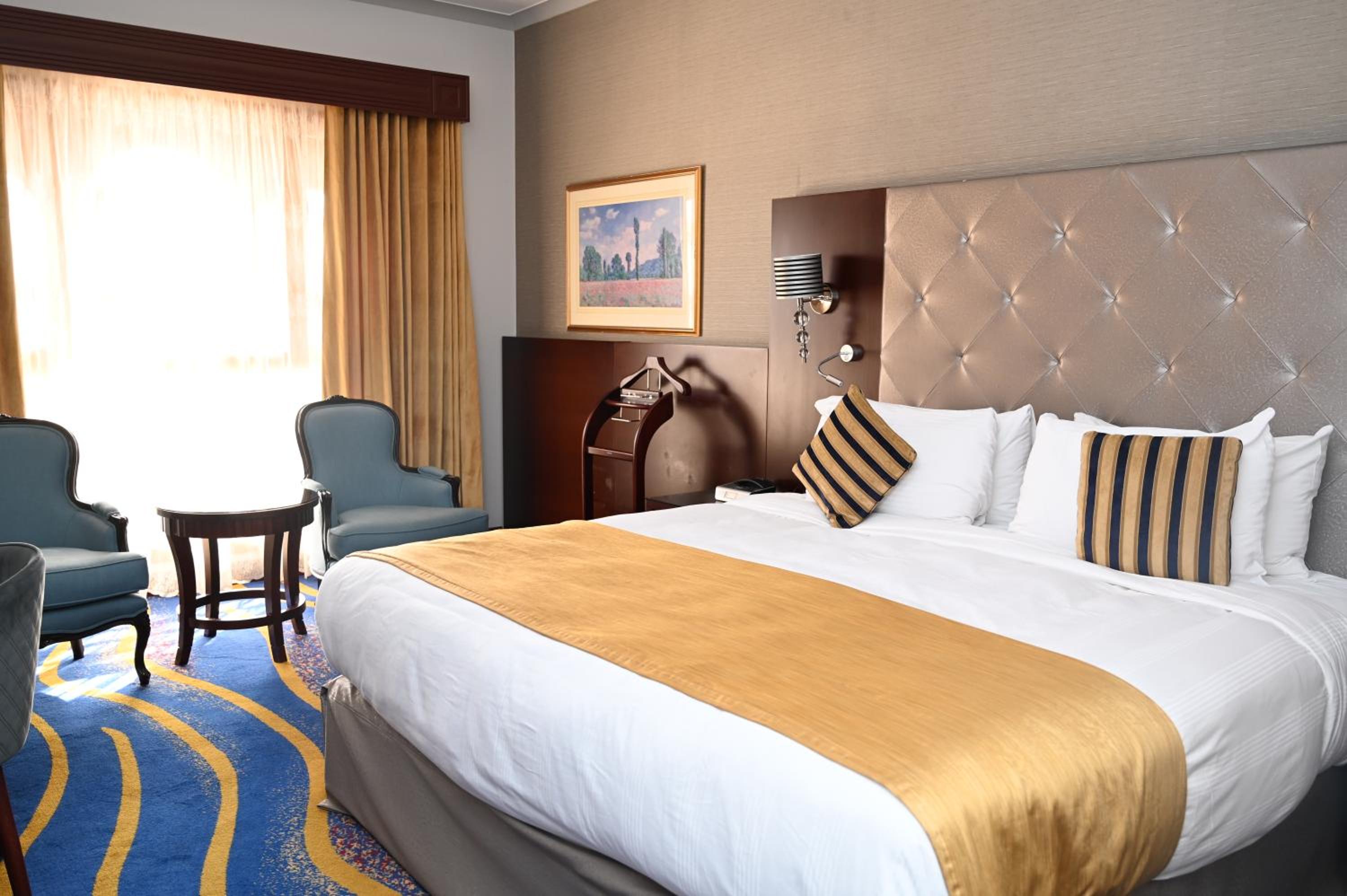 Presidential 3-Bedrooms Suite with Haram View