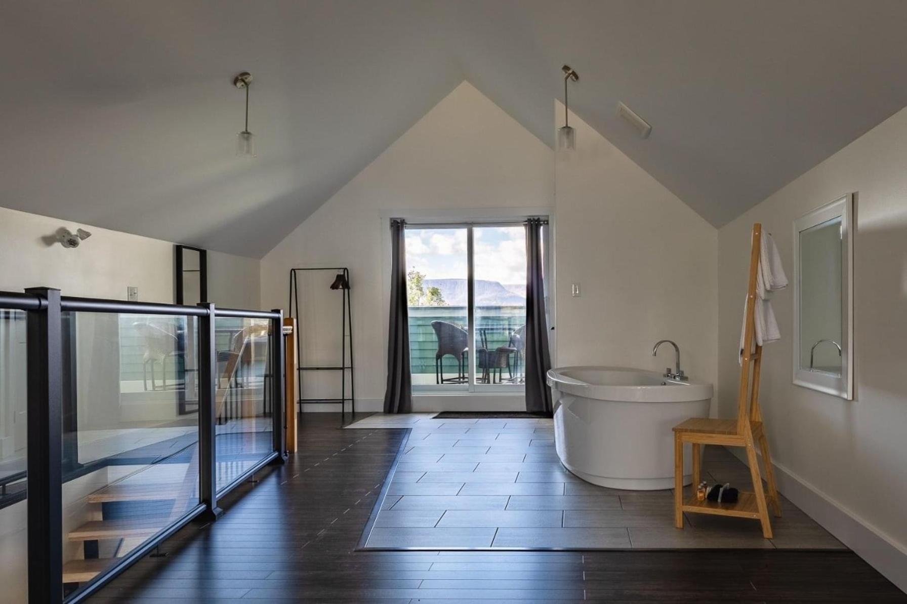 Deluxe Suite With Sea View photo 3