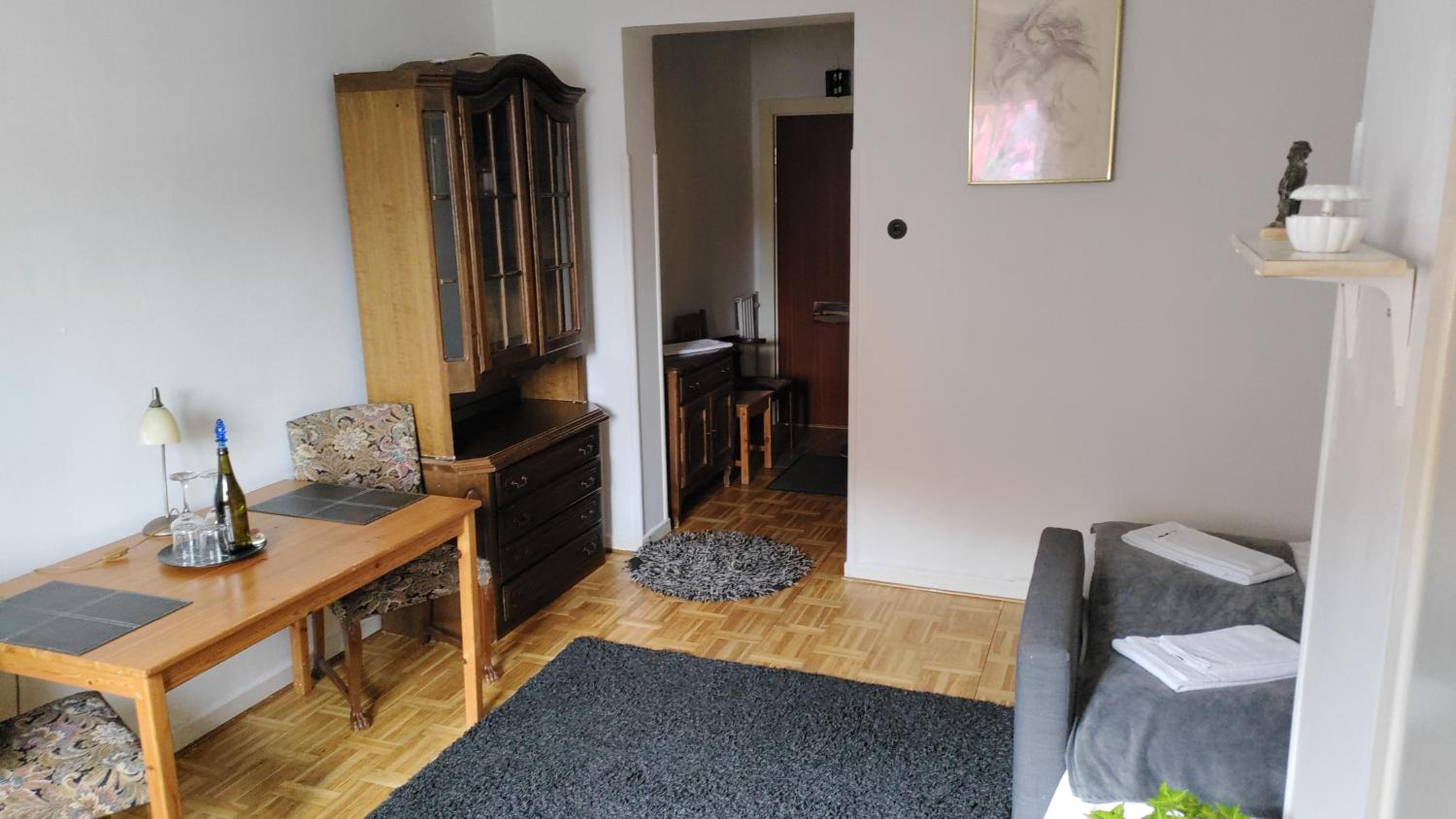 One-Bedroom Apartment photo 1