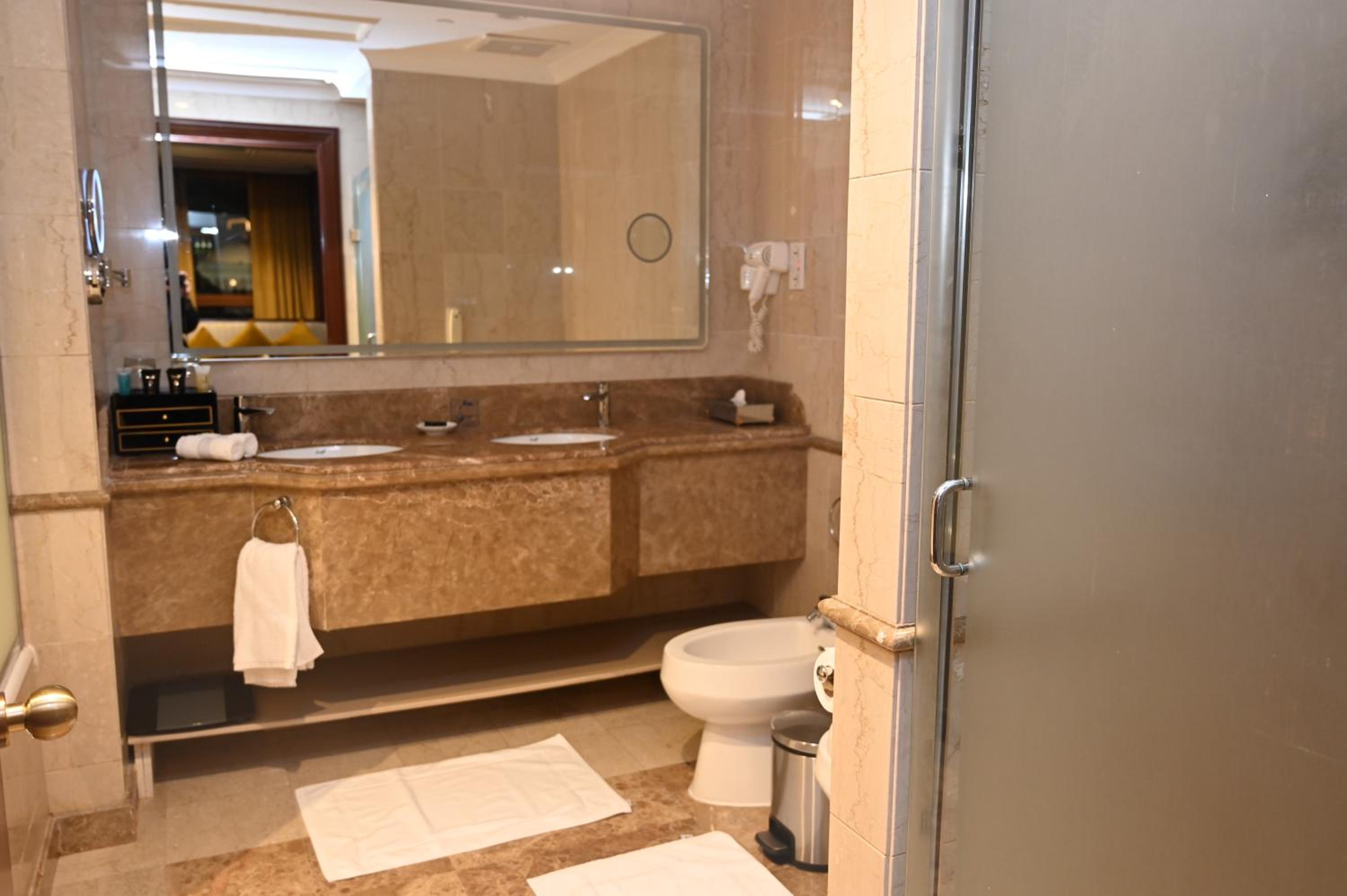 Deluxe 1-Bedroom Suite with Haram View  - Photo 5