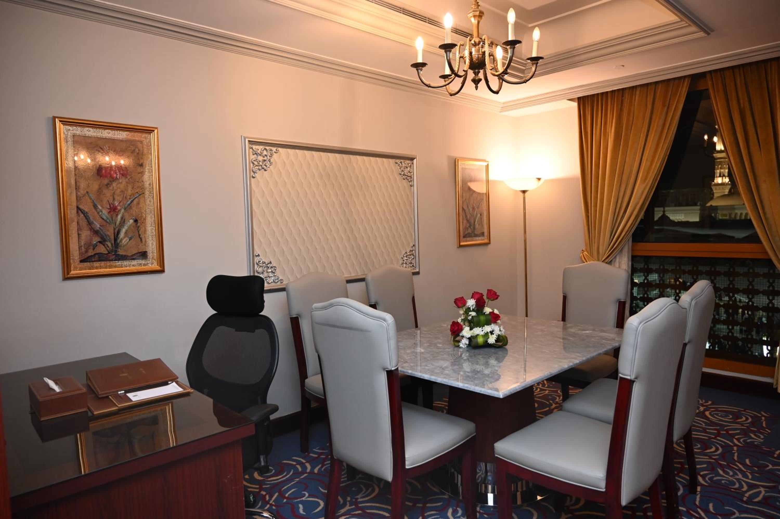 Deluxe 1-Bedroom Suite with Haram View  - Photo 3