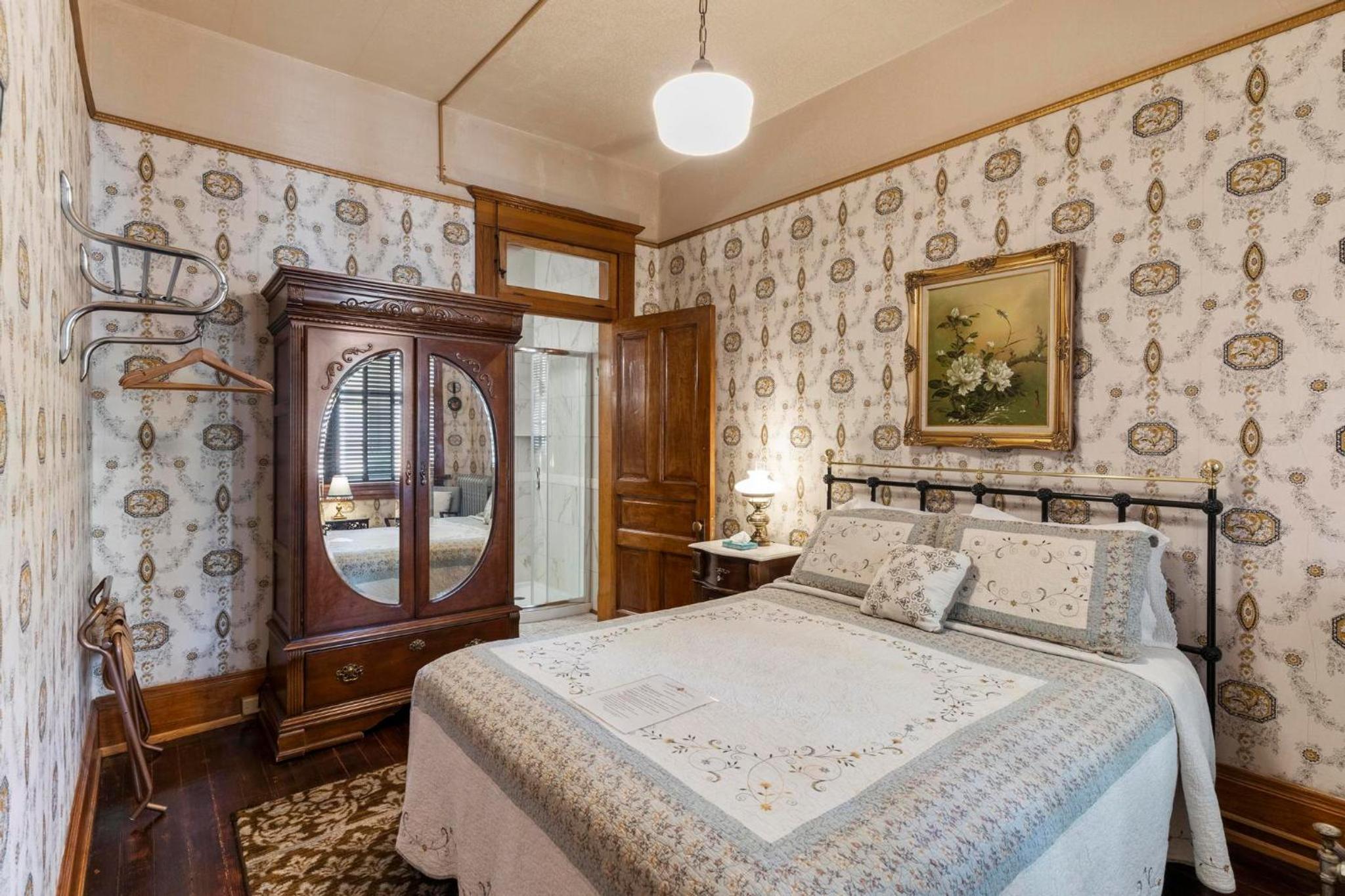 Economy Queen Room photo 1
