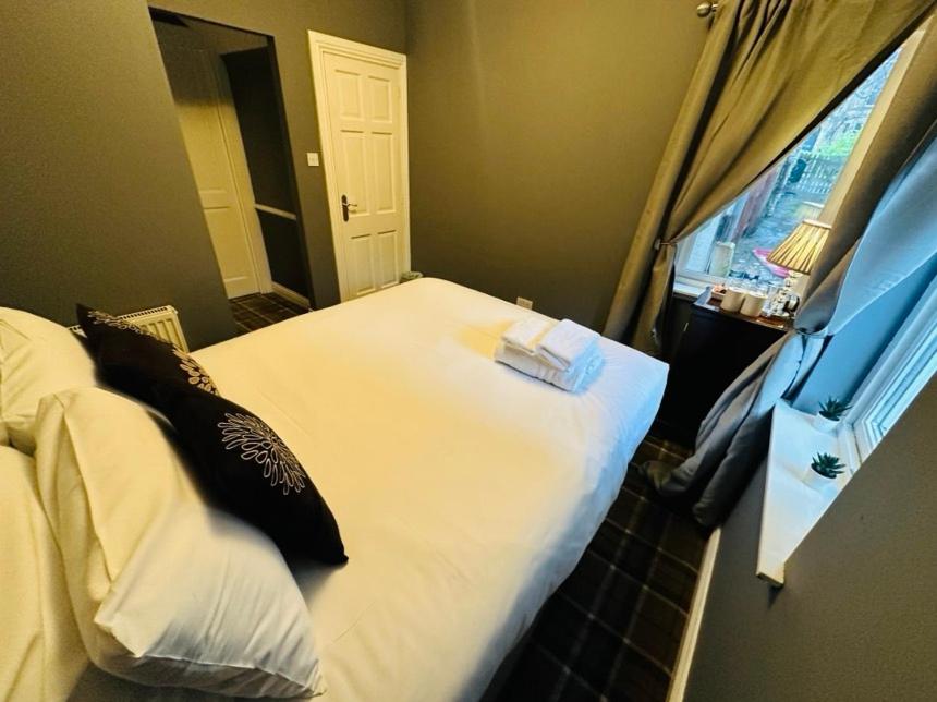 Small Double Room - Photo 8