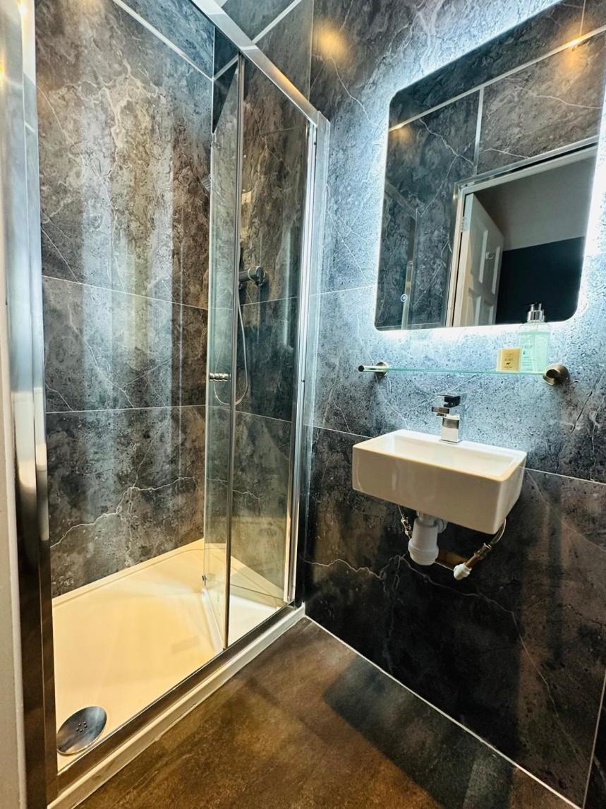 Small Double Room - Photo 6