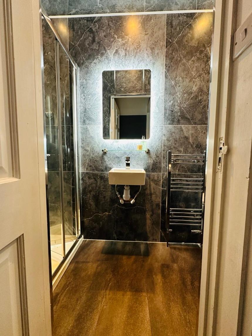 Small Double Room - Photo 10