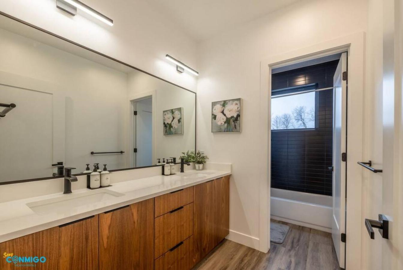 Three-Bedroom House photo 1