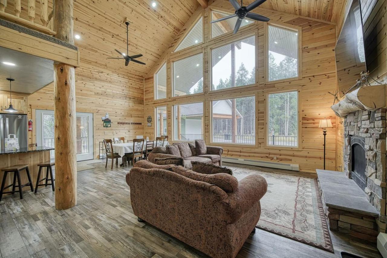 Six-Bedroom House photo 1