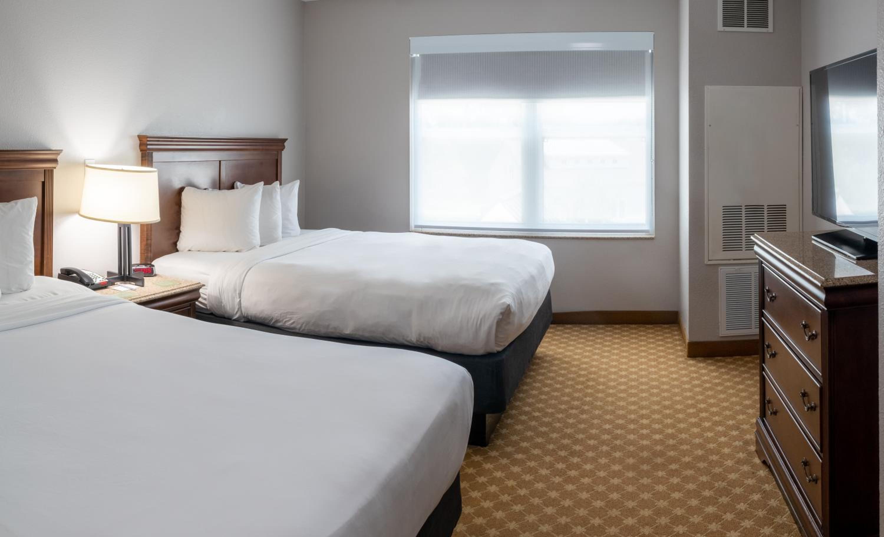 Queen Room with Two Queen Beds - Non-Smoking - Photo 3
