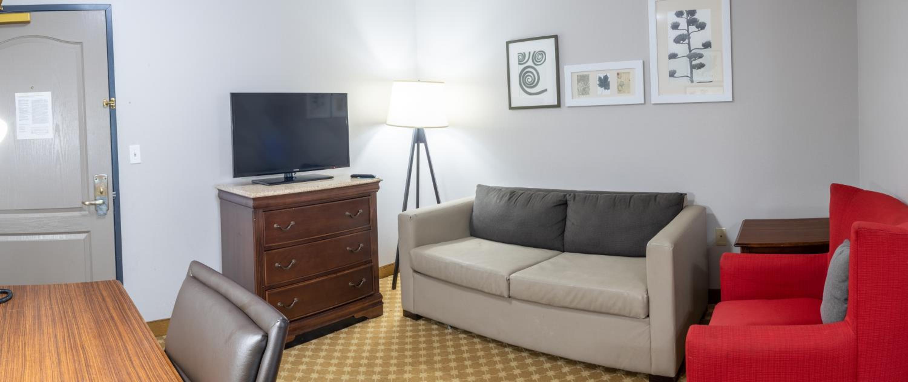 Queen Room with Two Queen Beds - Disability Access/Non-Smoking - Photo 4