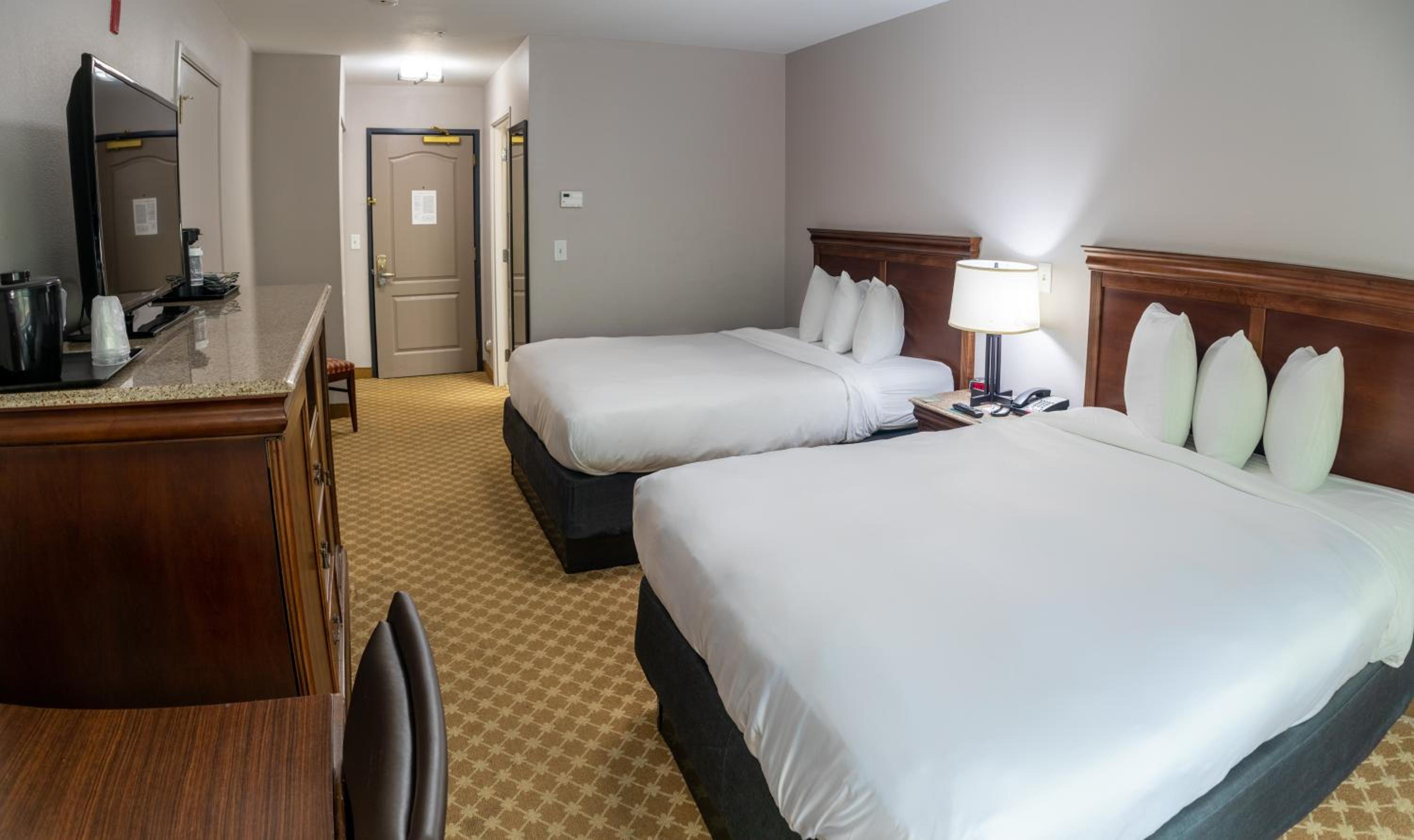 Queen Room with Two Queen Beds - Non-Smoking - Photo 1