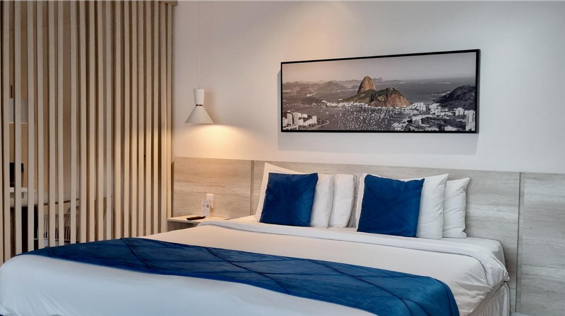 Deluxe King Suite with Side Sea View photo 1