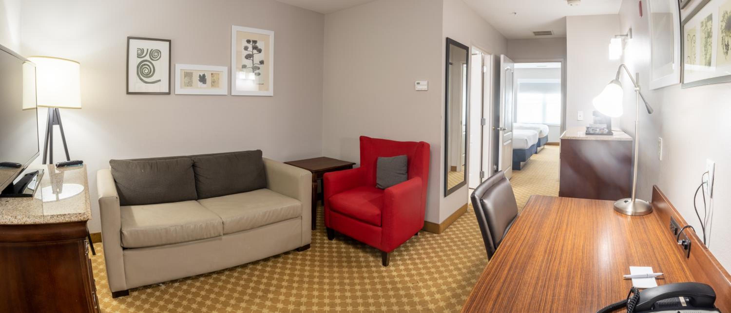 One-Bedroom Suite with Two Queen Beds and Sofa Bed - Non-Smoking - Photo 4