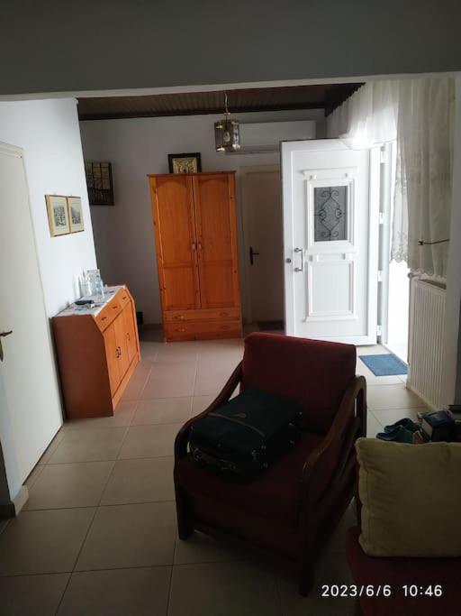 One-Bedroom House photo 1